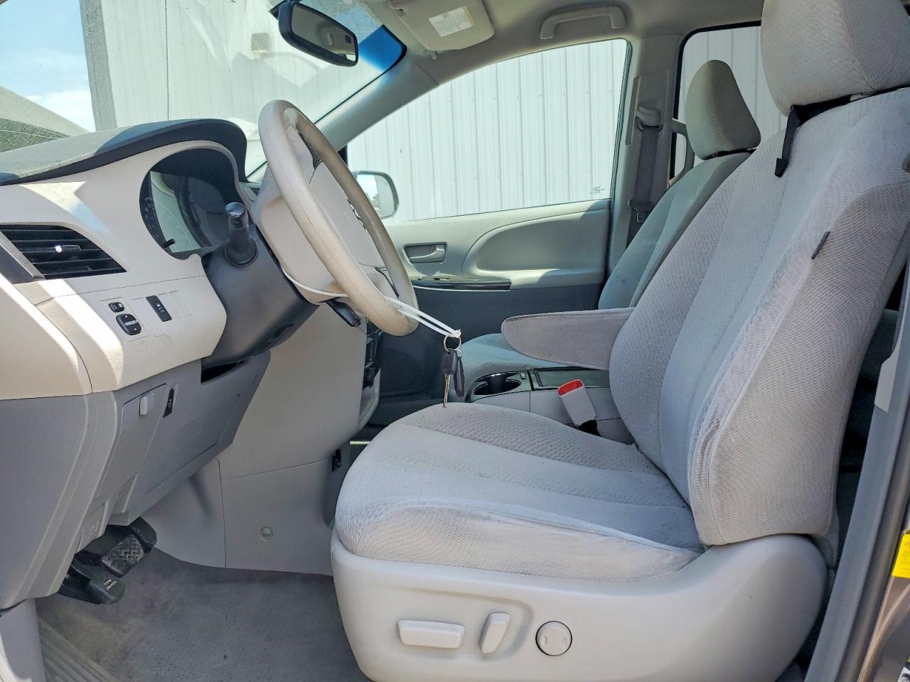 2012 Toyota Sienna Le Gray vin: 5TDKK3DC6CS253480