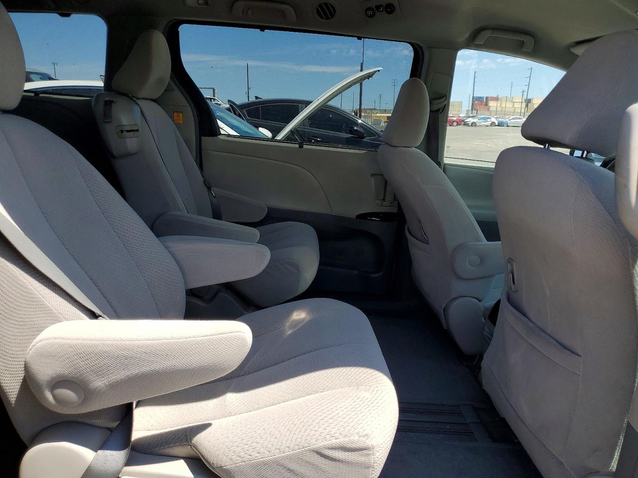 2012 Toyota Sienna Le Silver vin: 5TDKK3DC6CS261336