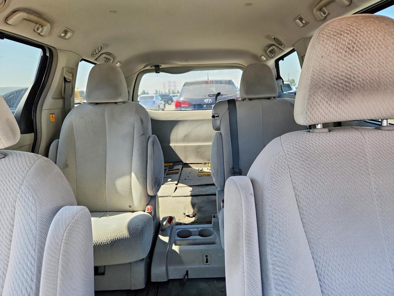 2012 Toyota Sienna Le Silver vin: 5TDKK3DC6CS262857
