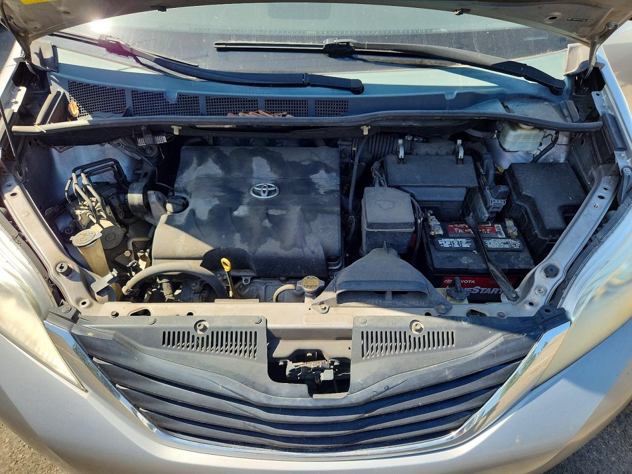 2012 Toyota Sienna Le Silver vin: 5TDKK3DC6CS262857