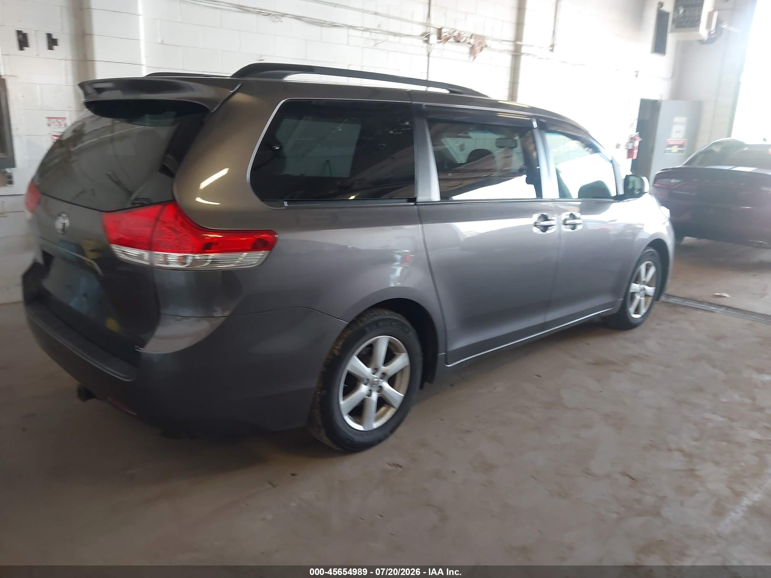 2012 Toyota Sienna Le V6 8 Passenger Gray vin: 5TDKK3DC6CS264379
