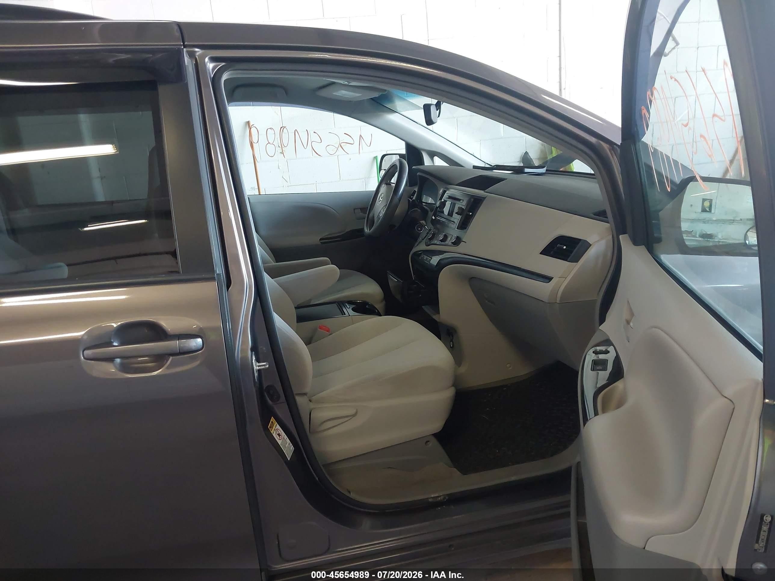 2012 Toyota Sienna Le V6 8 Passenger Gray vin: 5TDKK3DC6CS264379