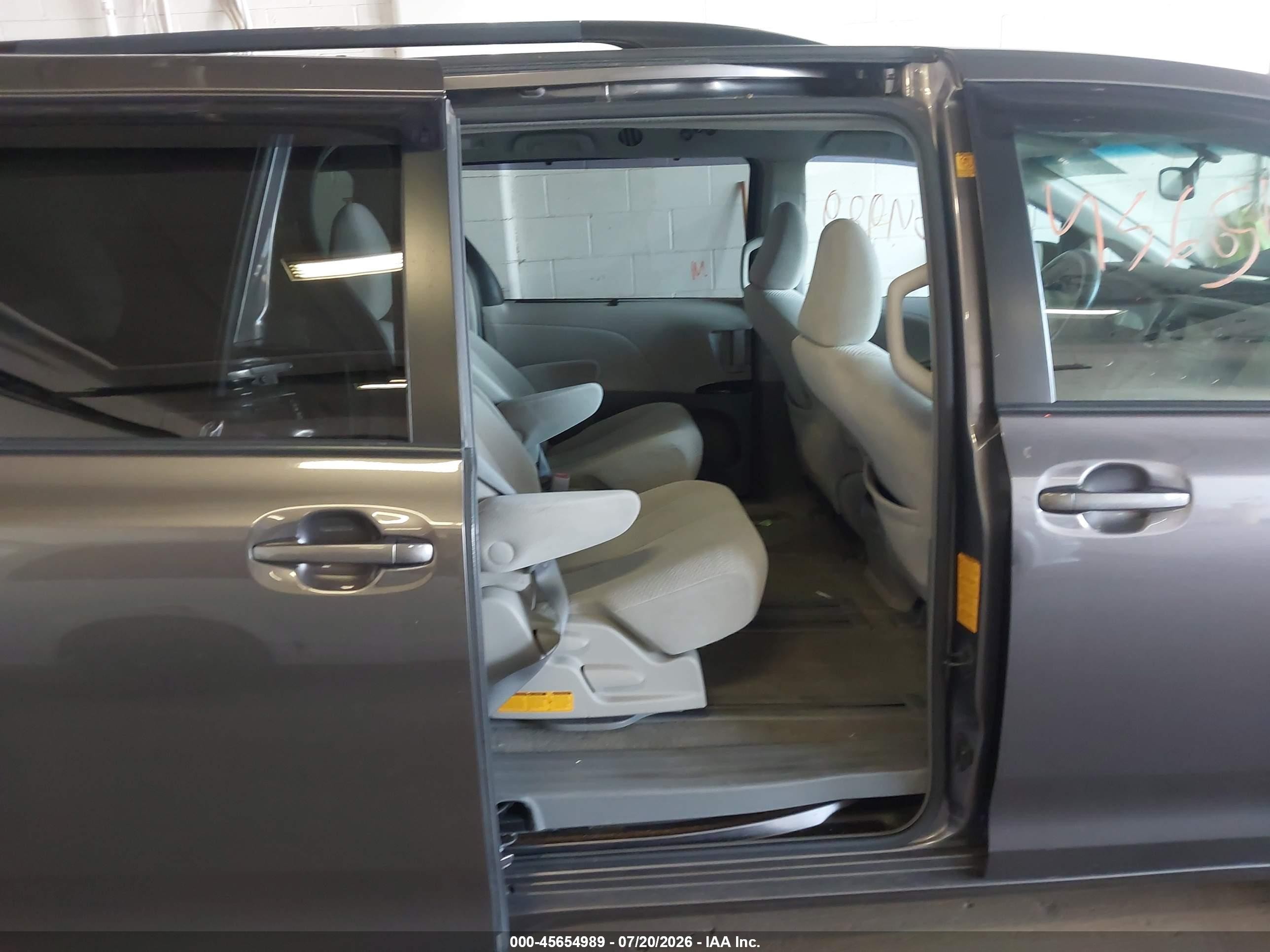 2012 Toyota Sienna Le V6 8 Passenger Gray vin: 5TDKK3DC6CS264379