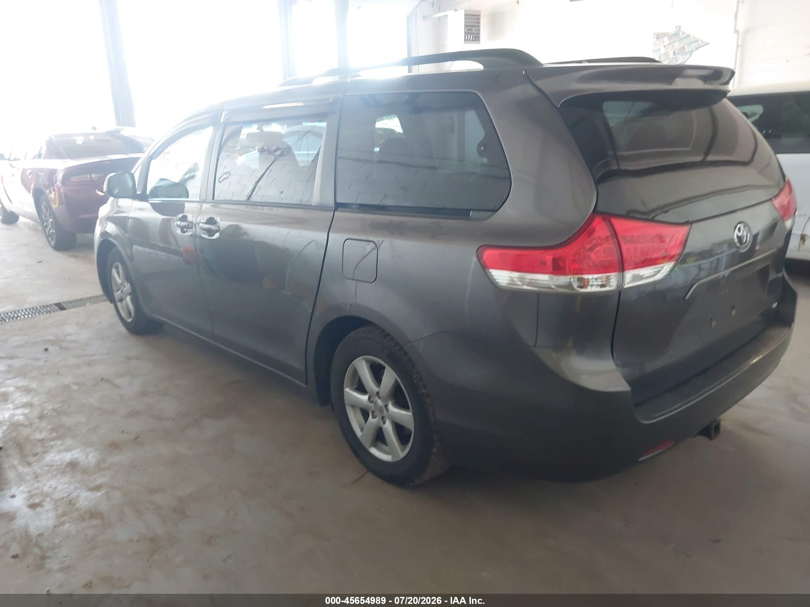2012 Toyota Sienna Le V6 8 Passenger Gray vin: 5TDKK3DC6CS264379