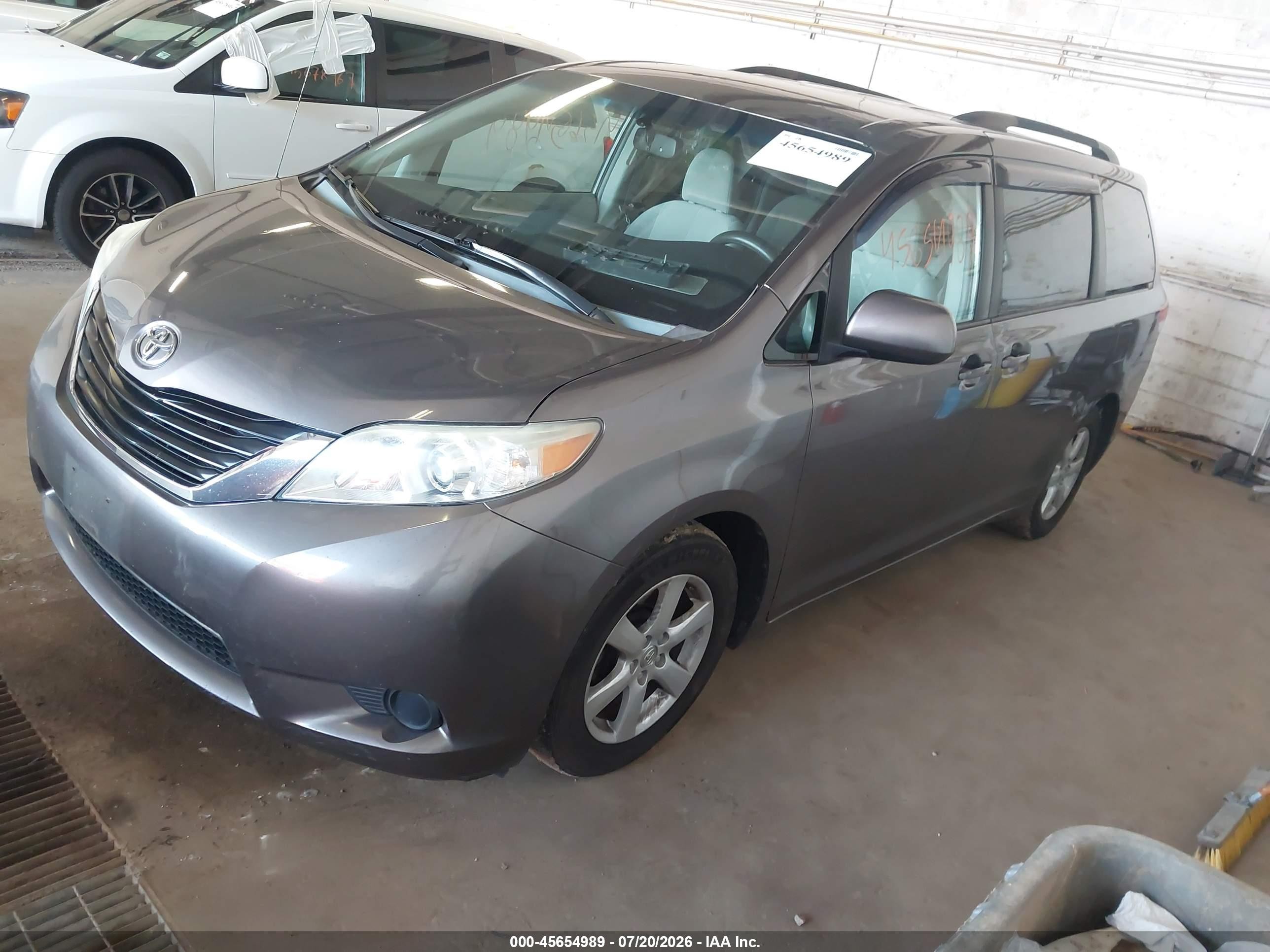 2012 Toyota Sienna Le V6 8 Passenger Gray vin: 5TDKK3DC6CS264379