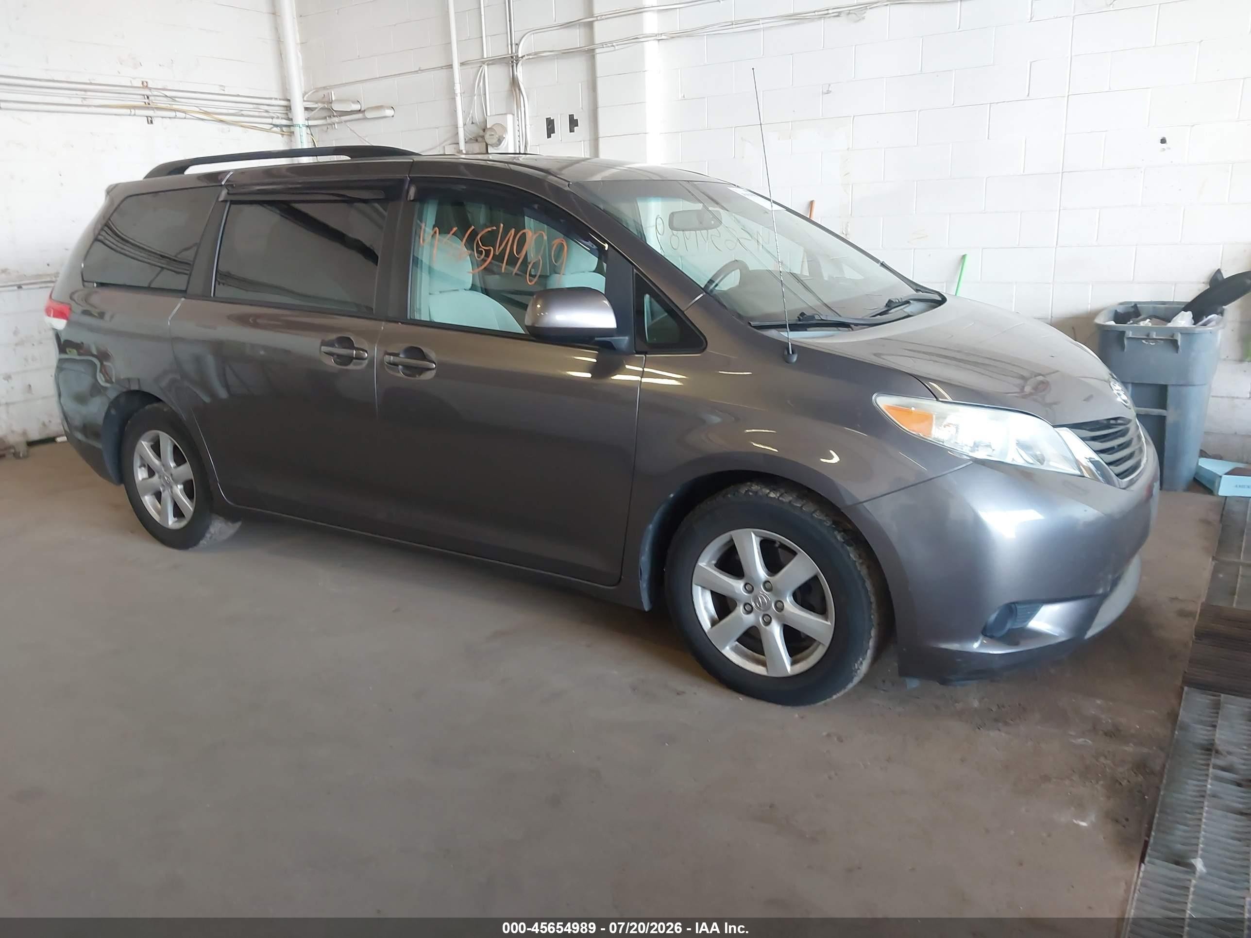 2012 Toyota Sienna Le V6 8 Passenger Gray vin: 5TDKK3DC6CS264379