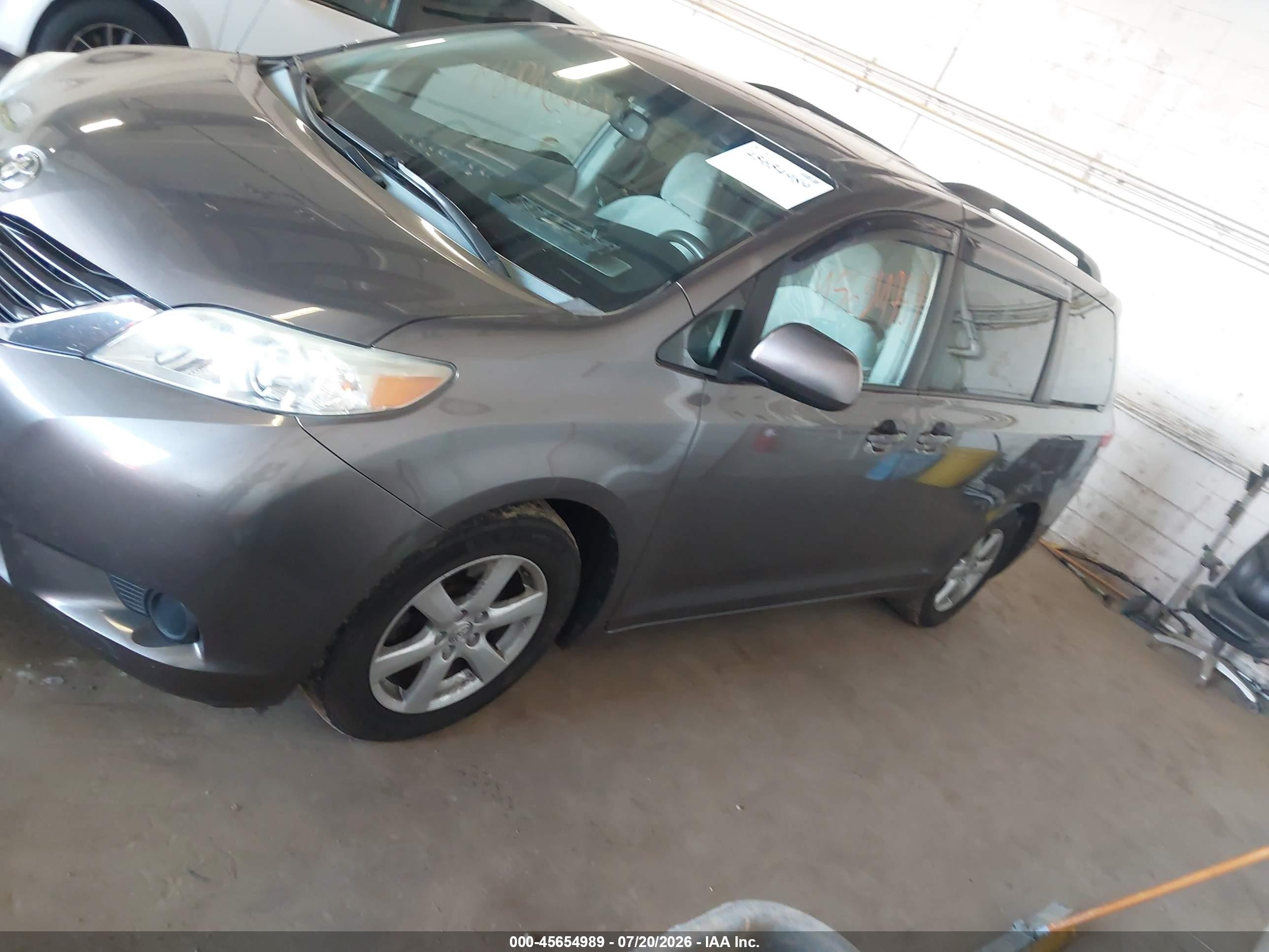 2012 Toyota Sienna Le V6 8 Passenger Gray vin: 5TDKK3DC6CS264379