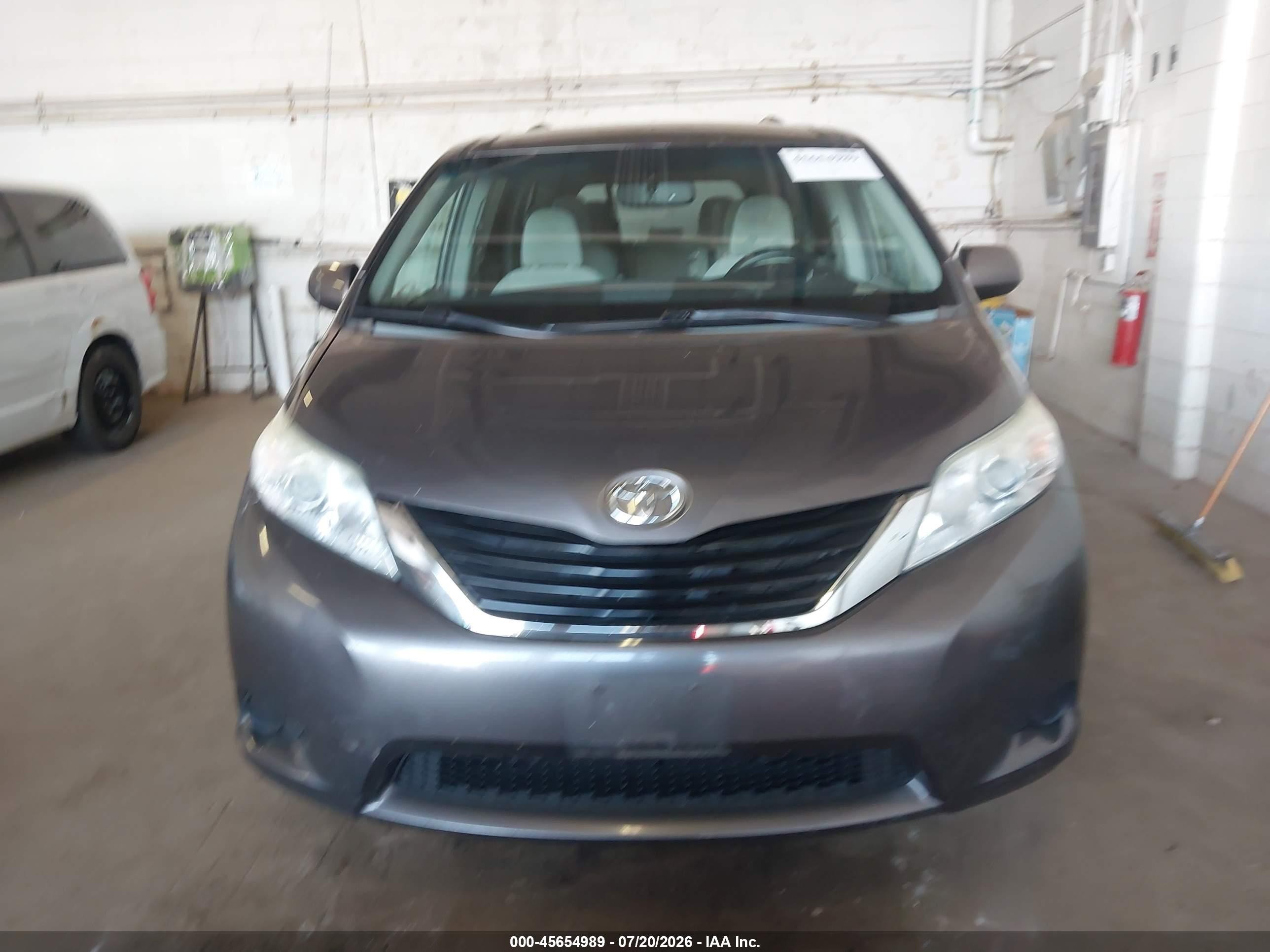 2012 Toyota Sienna Le V6 8 Passenger Gray vin: 5TDKK3DC6CS264379