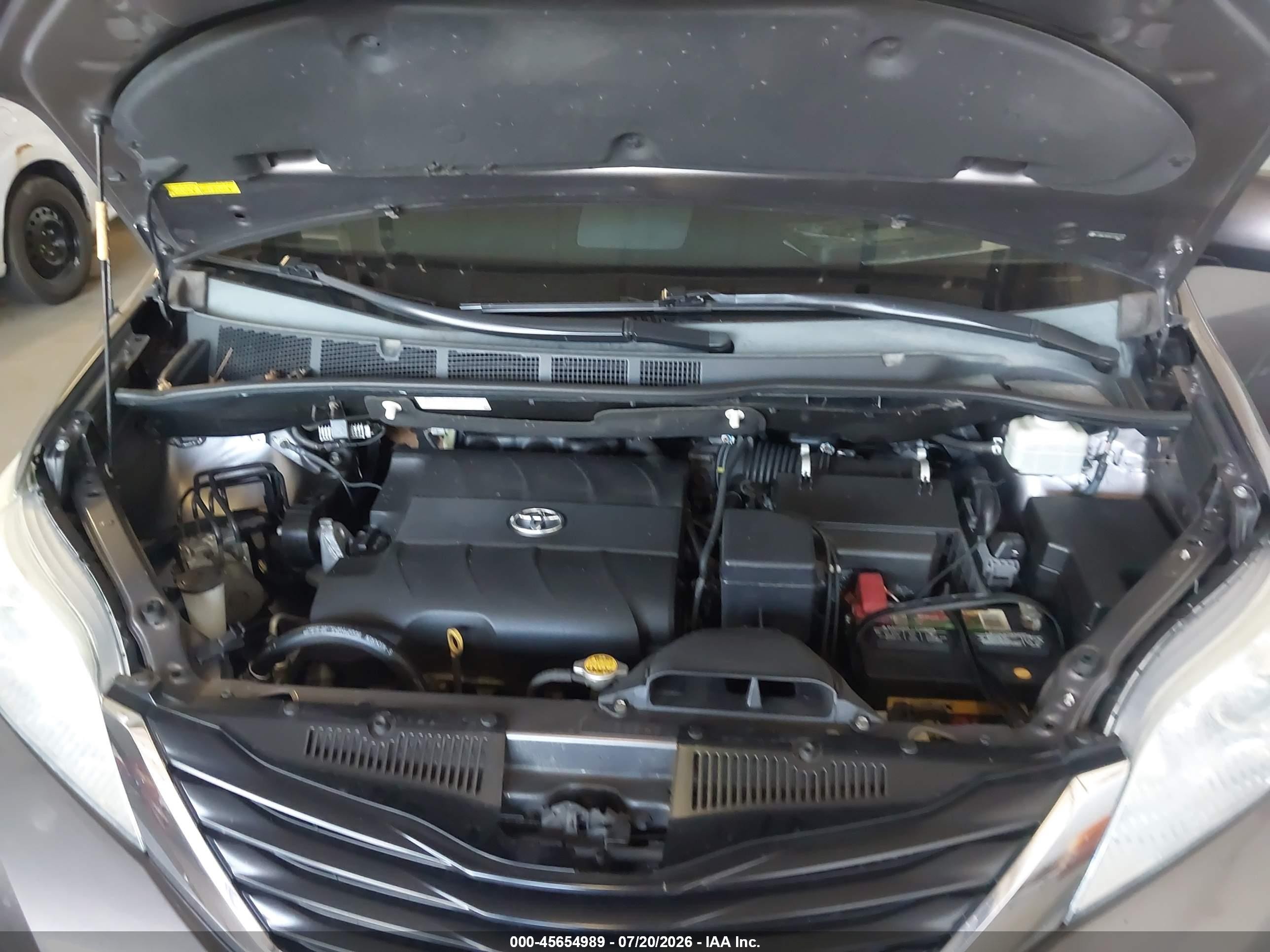 2012 Toyota Sienna Le V6 8 Passenger Gray vin: 5TDKK3DC6CS264379