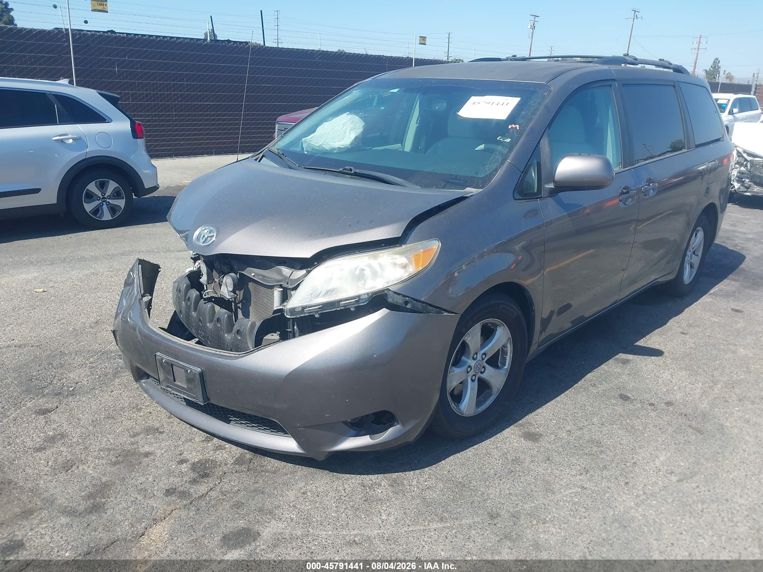 2012 Toyota Sienna Le V6 8 Passenger Gray vin: 5TDKK3DC6CS269159