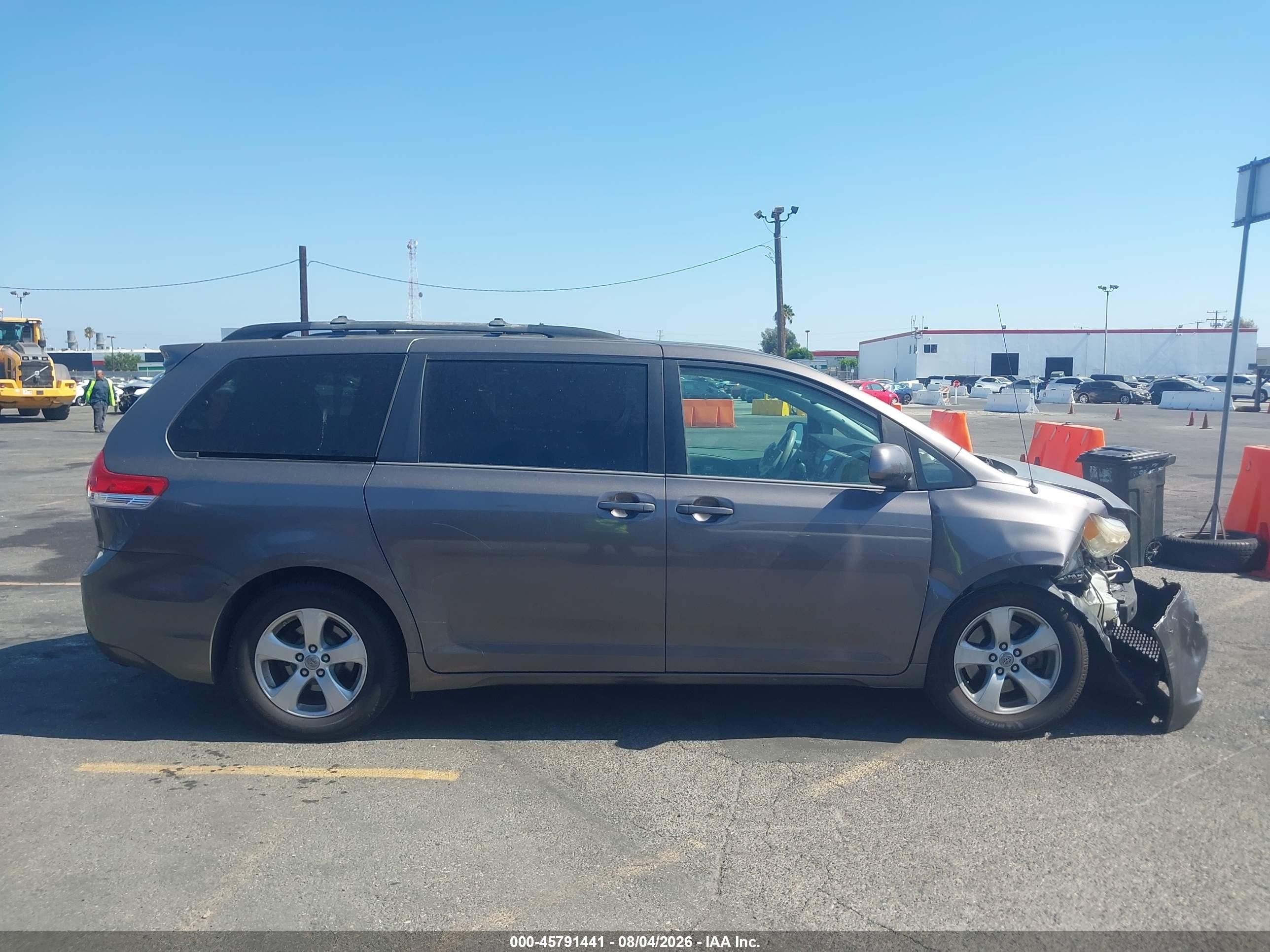 2012 Toyota Sienna Le V6 8 Passenger Gray vin: 5TDKK3DC6CS269159