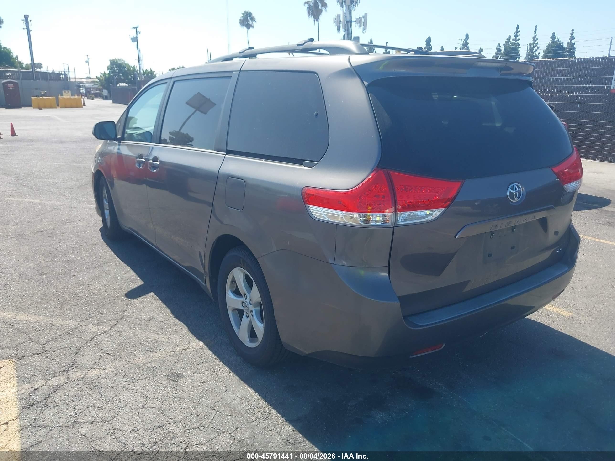2012 Toyota Sienna Le V6 8 Passenger Gray vin: 5TDKK3DC6CS269159