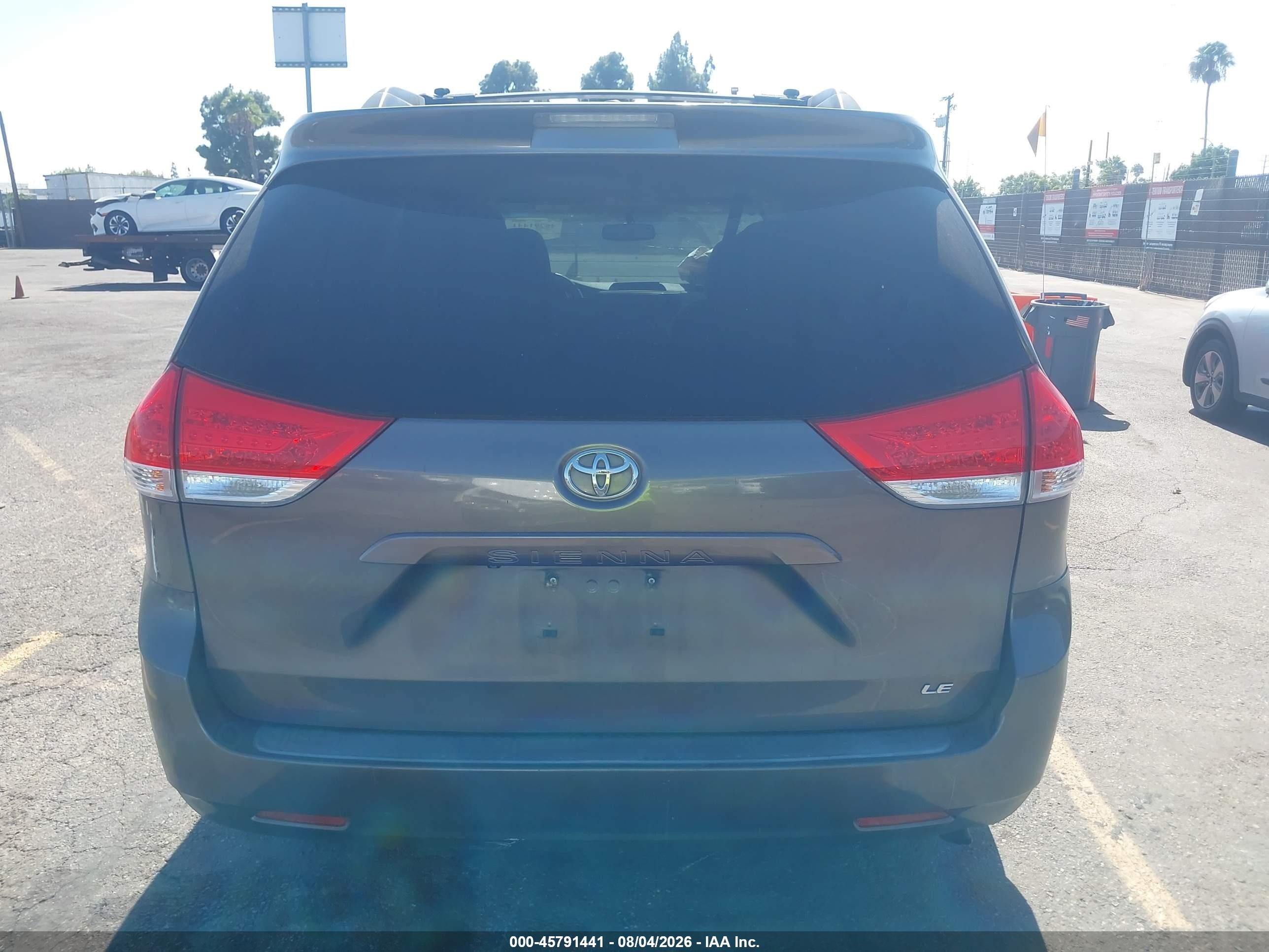 2012 Toyota Sienna Le V6 8 Passenger Gray vin: 5TDKK3DC6CS269159