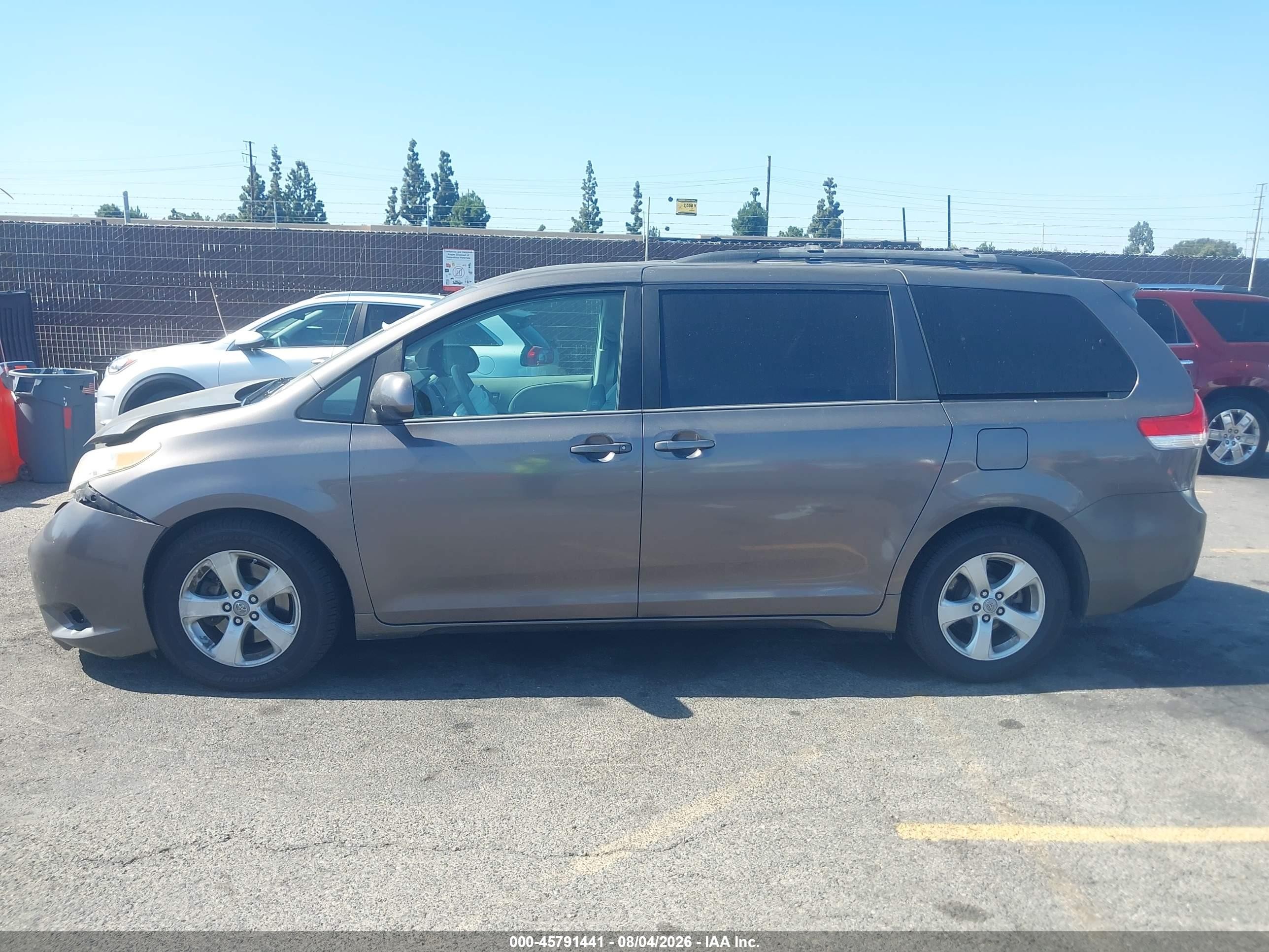 2012 Toyota Sienna Le V6 8 Passenger Gray vin: 5TDKK3DC6CS269159