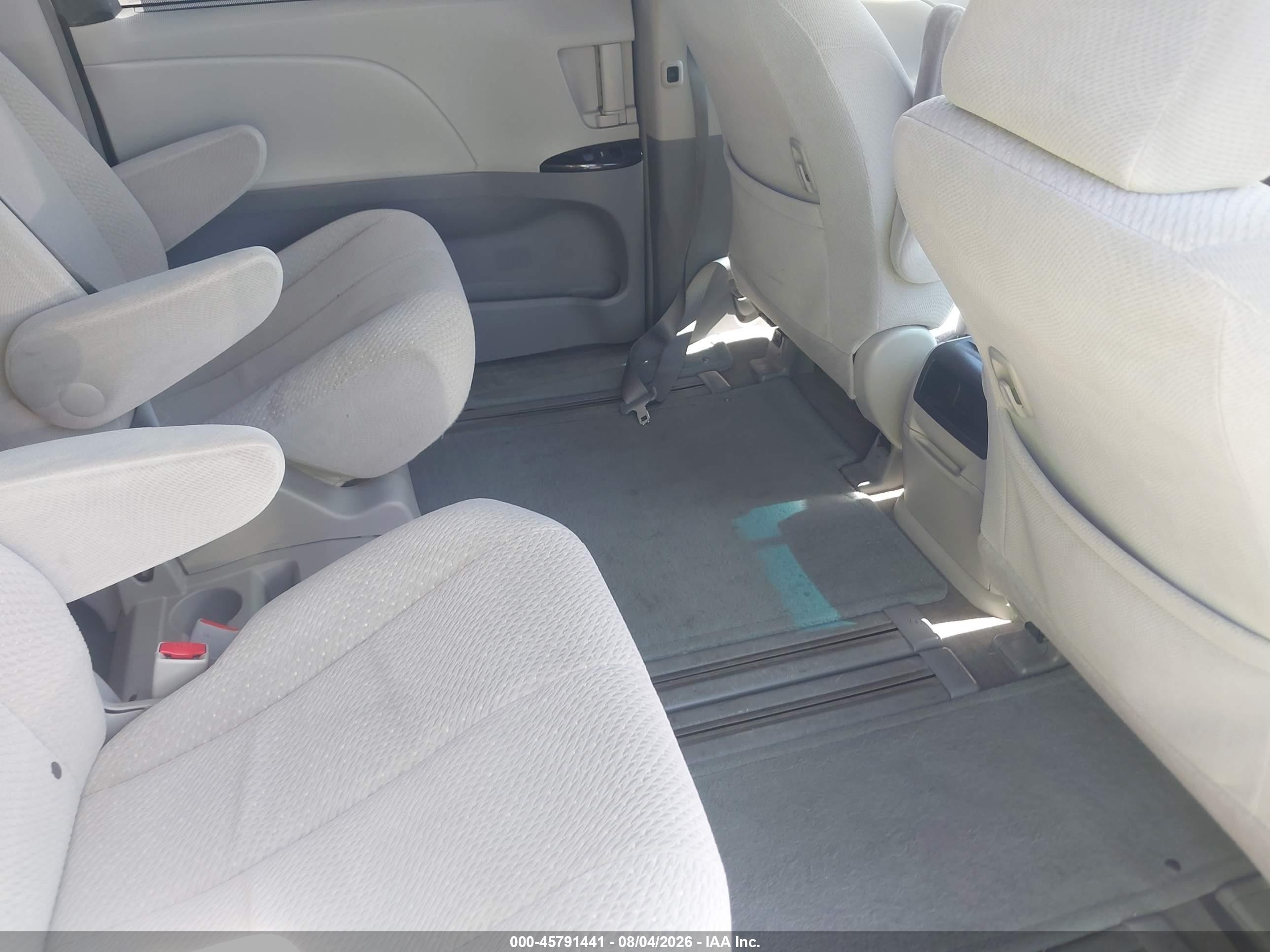2012 Toyota Sienna Le V6 8 Passenger Gray vin: 5TDKK3DC6CS269159