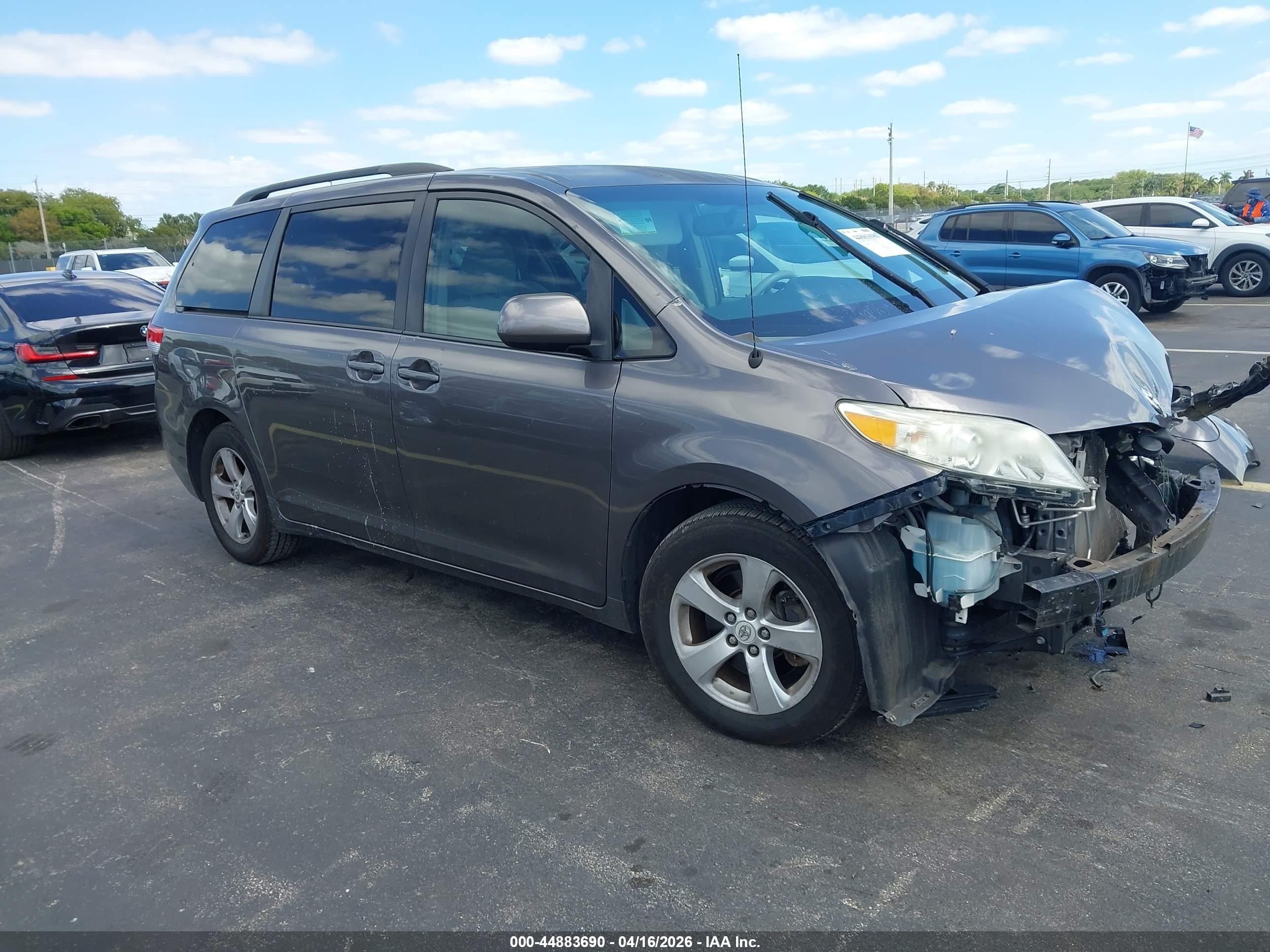 2012 Toyota Sienna Le V6 8 Passenger Gray vin: 5TDKK3DC6CS274913
