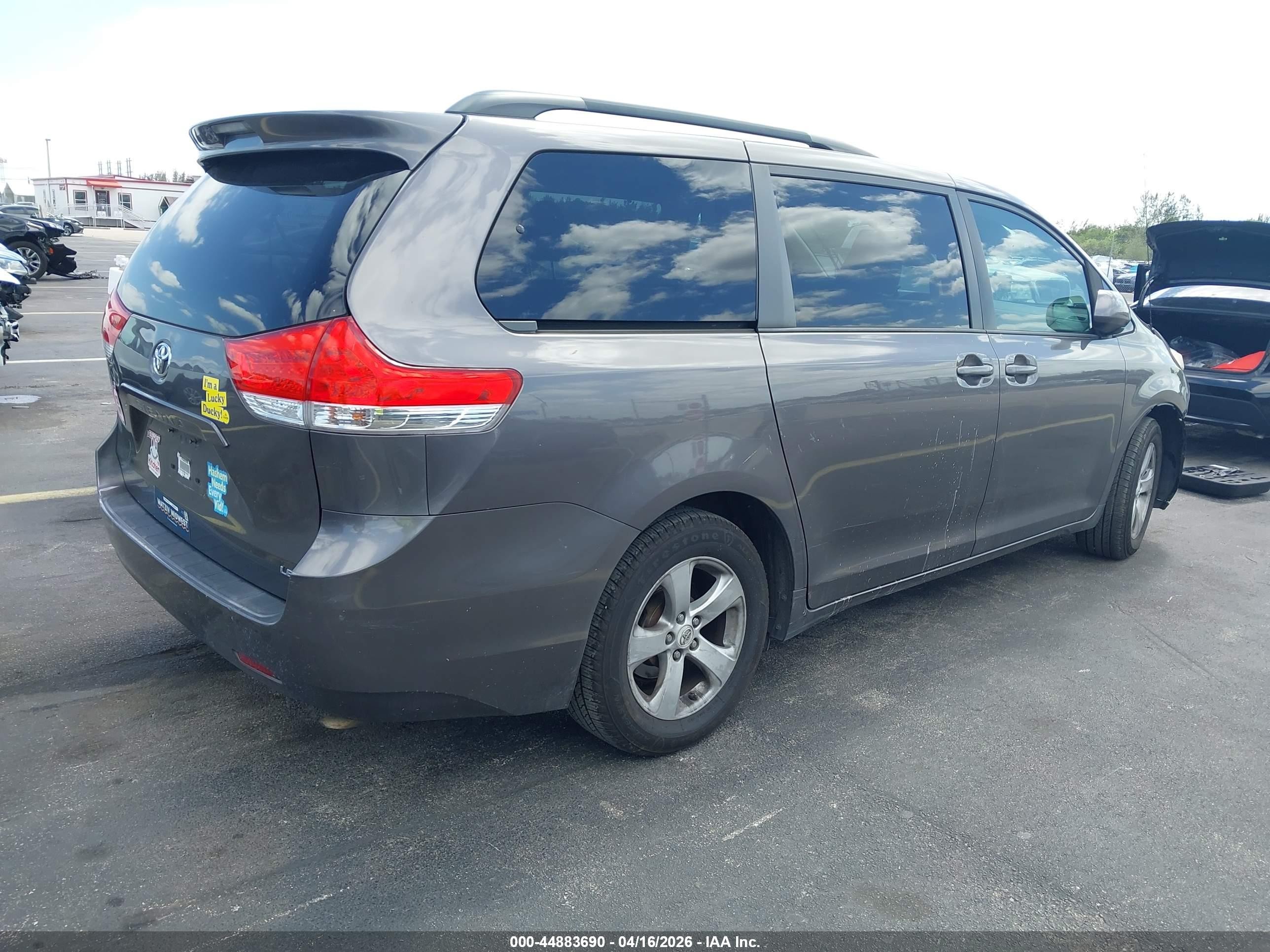 2012 Toyota Sienna Le V6 8 Passenger Gray vin: 5TDKK3DC6CS274913