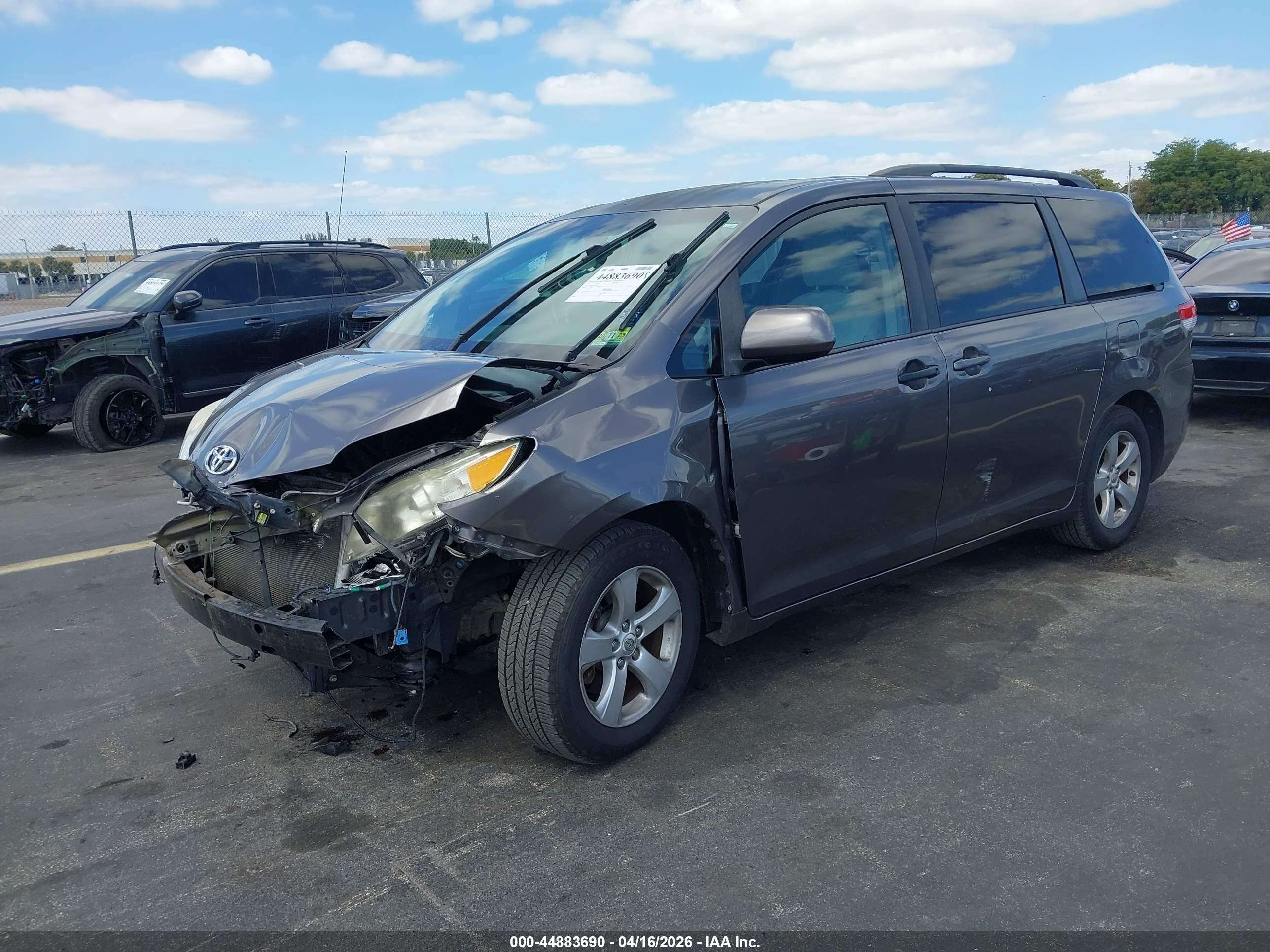 2012 Toyota Sienna Le V6 8 Passenger Gray vin: 5TDKK3DC6CS274913