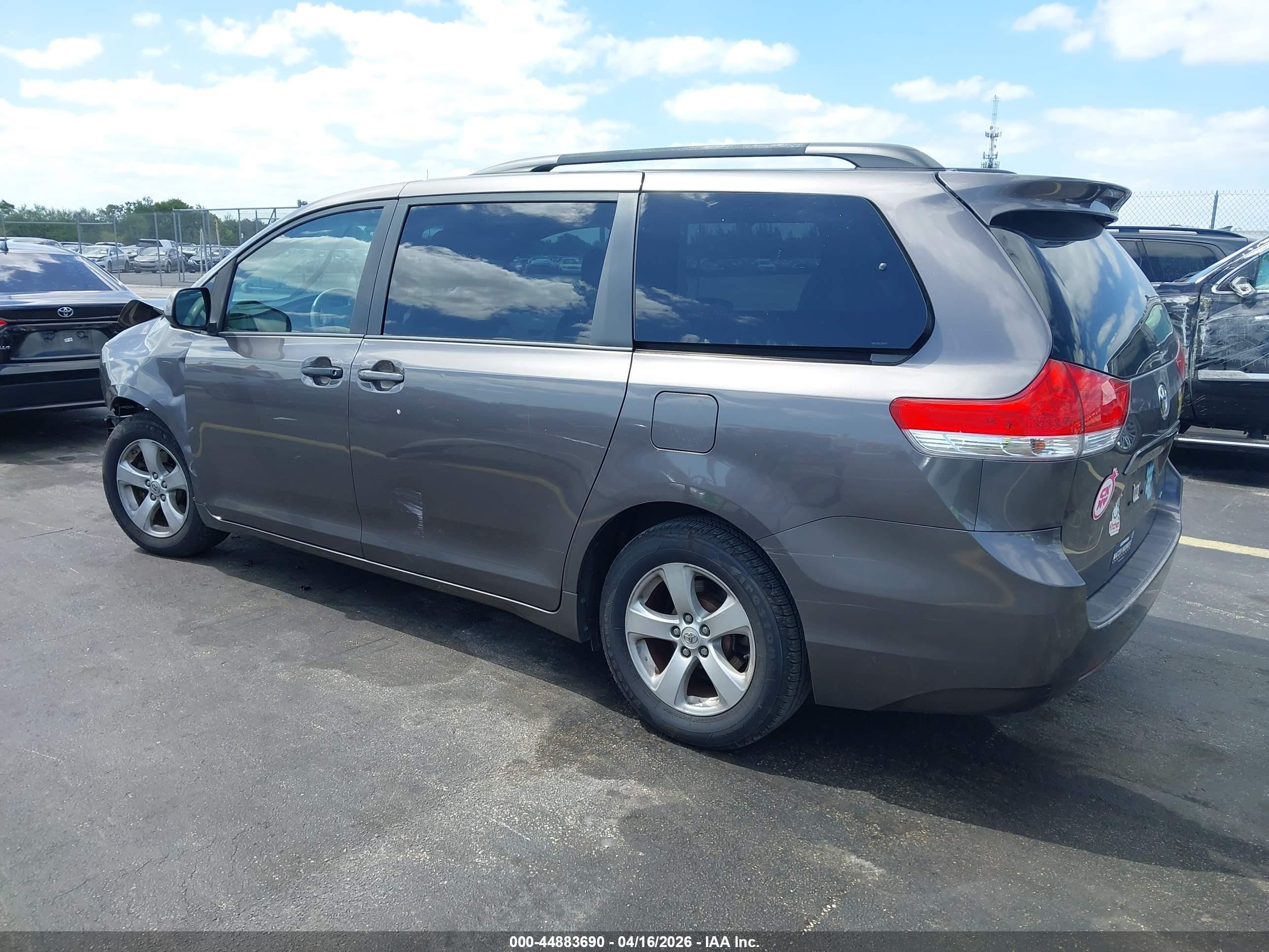 2012 Toyota Sienna Le V6 8 Passenger Gray vin: 5TDKK3DC6CS274913