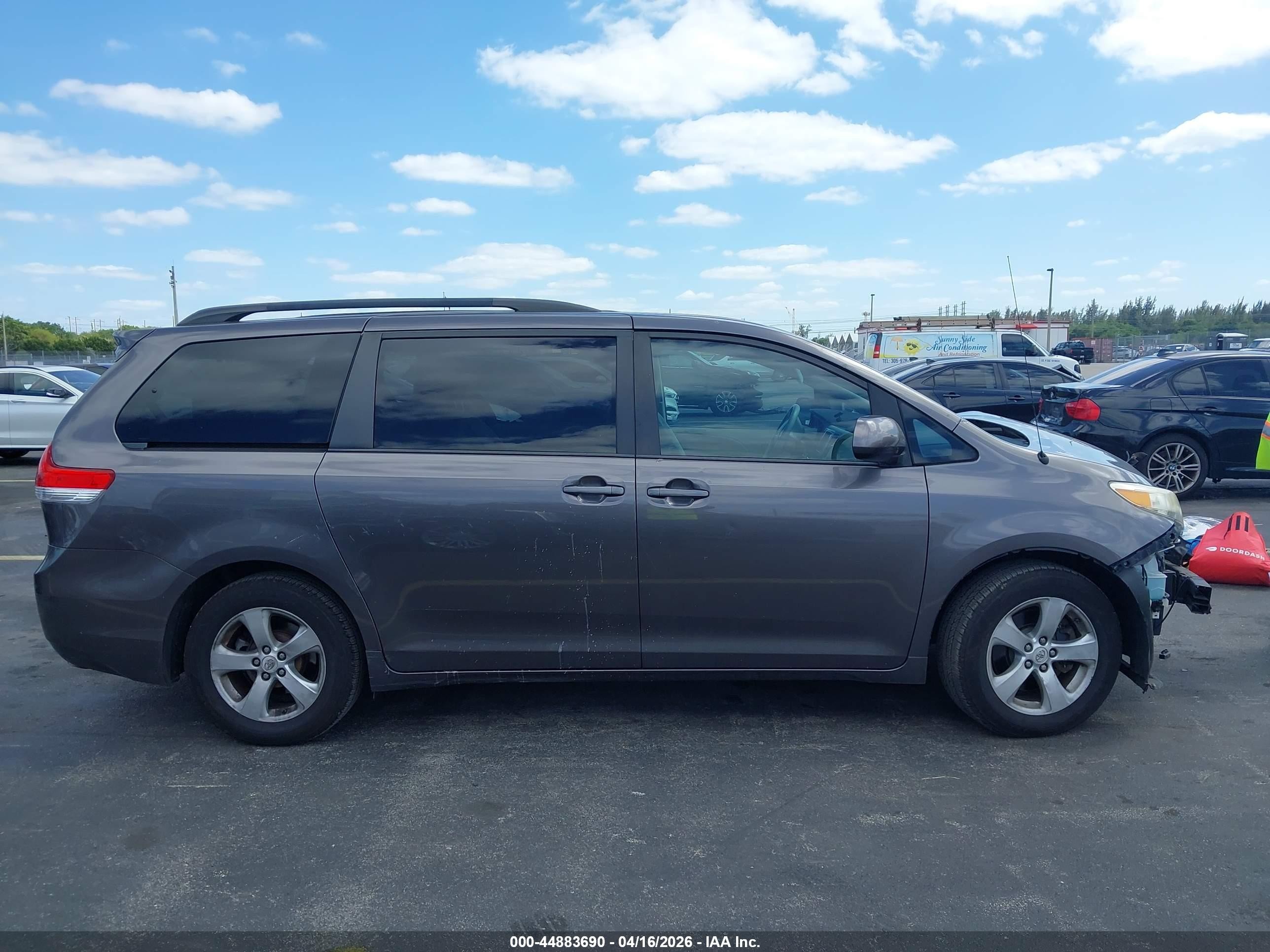 2012 Toyota Sienna Le V6 8 Passenger Gray vin: 5TDKK3DC6CS274913