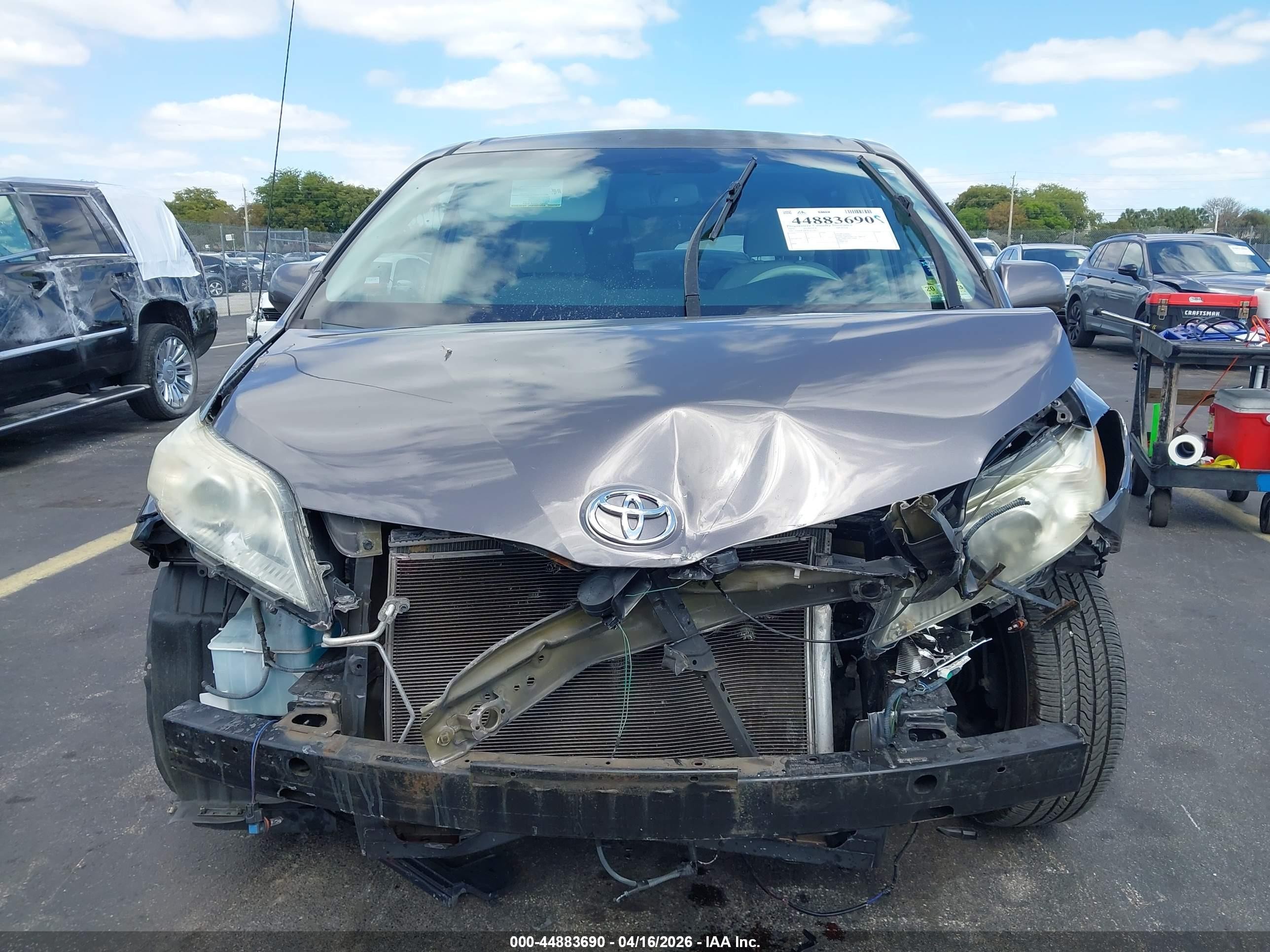 2012 Toyota Sienna Le V6 8 Passenger Gray vin: 5TDKK3DC6CS274913