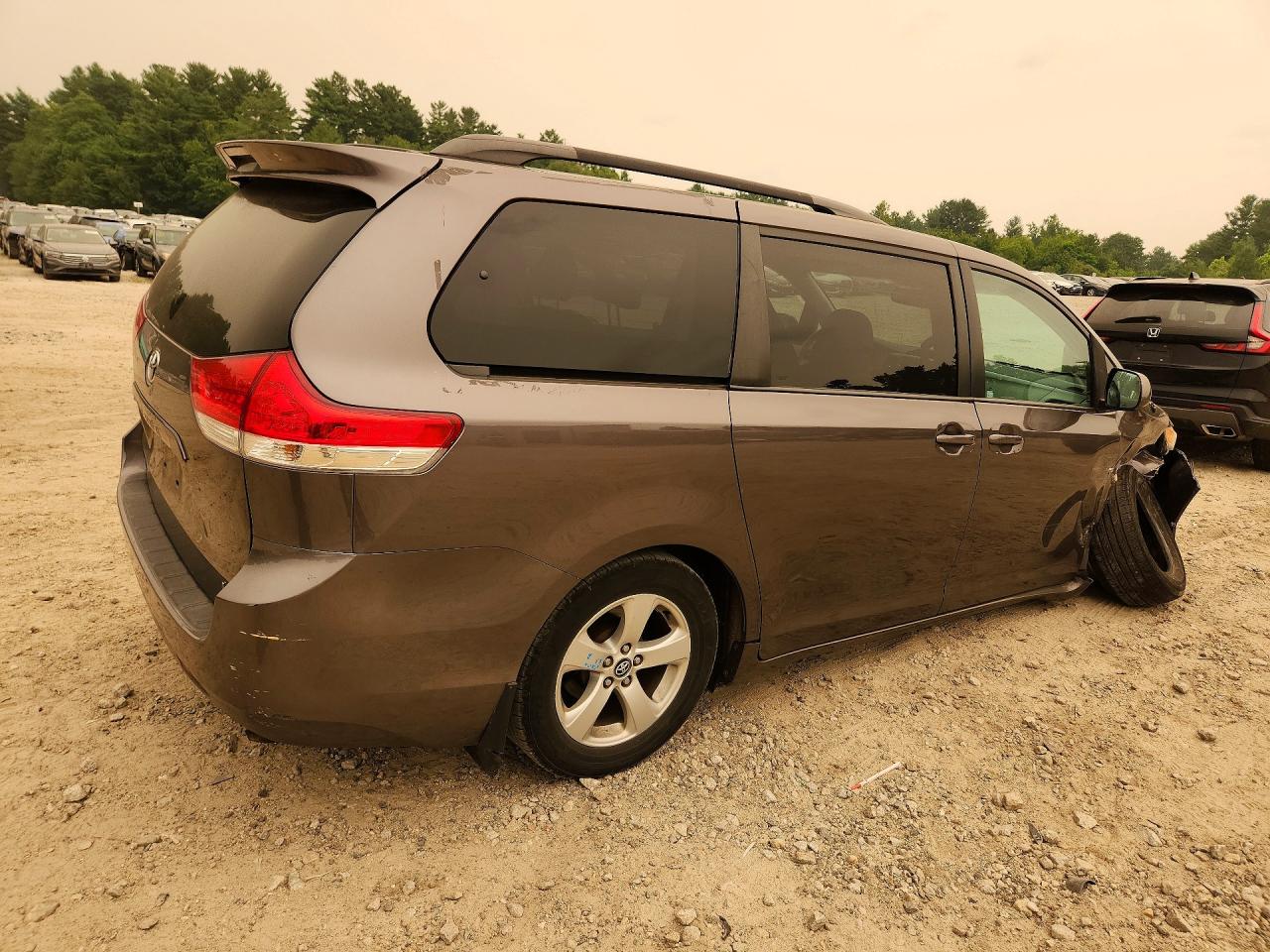 2013 Toyota Sienna Le Коричневый vin: 5TDKK3DC6DS300931