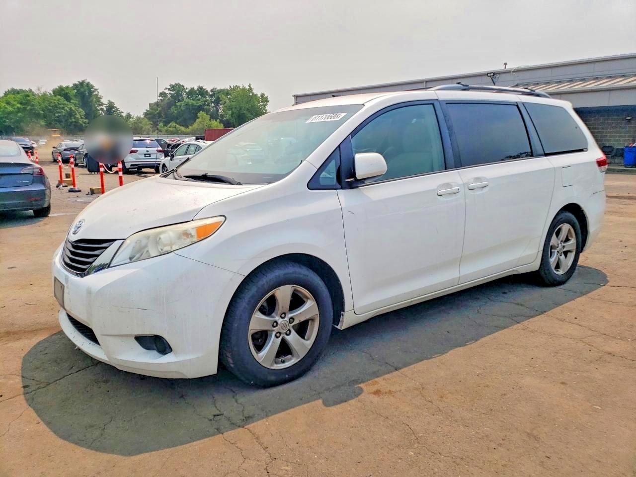 2013 Toyota Sienna Le White vin: 5TDKK3DC6DS300962