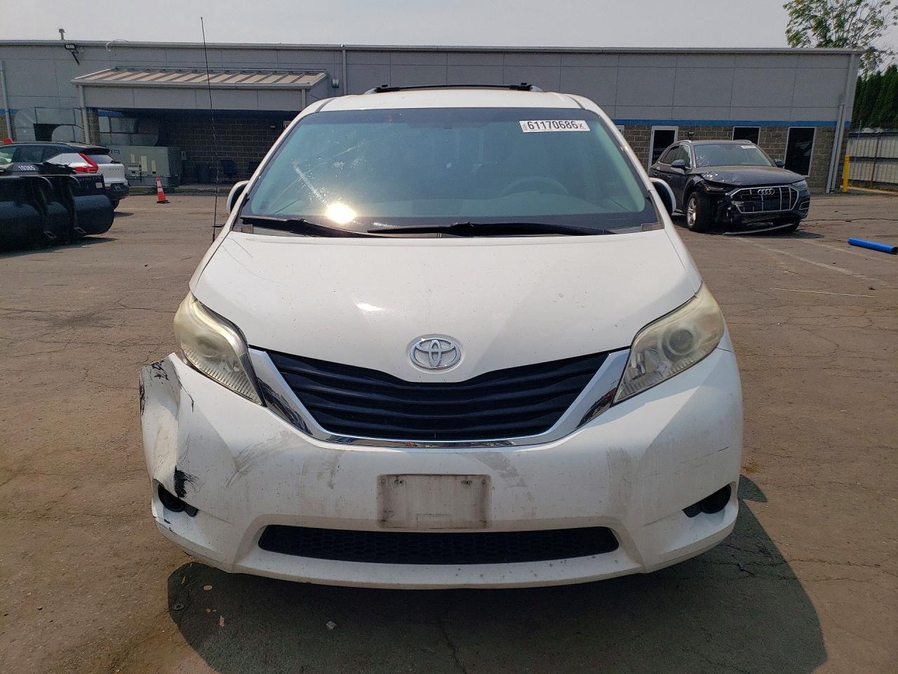 2013 Toyota Sienna Le White vin: 5TDKK3DC6DS300962