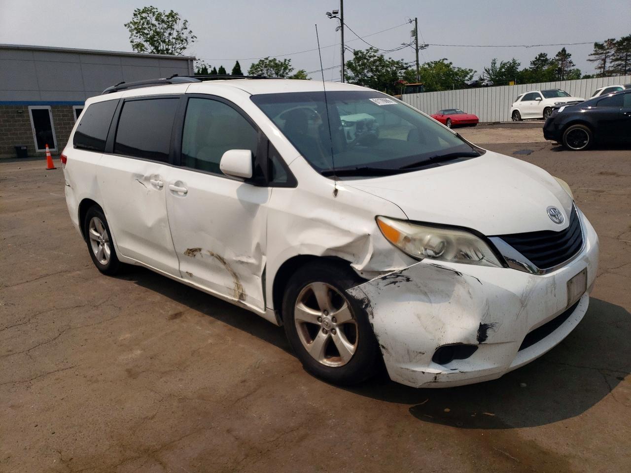 2013 Toyota Sienna Le White vin: 5TDKK3DC6DS300962