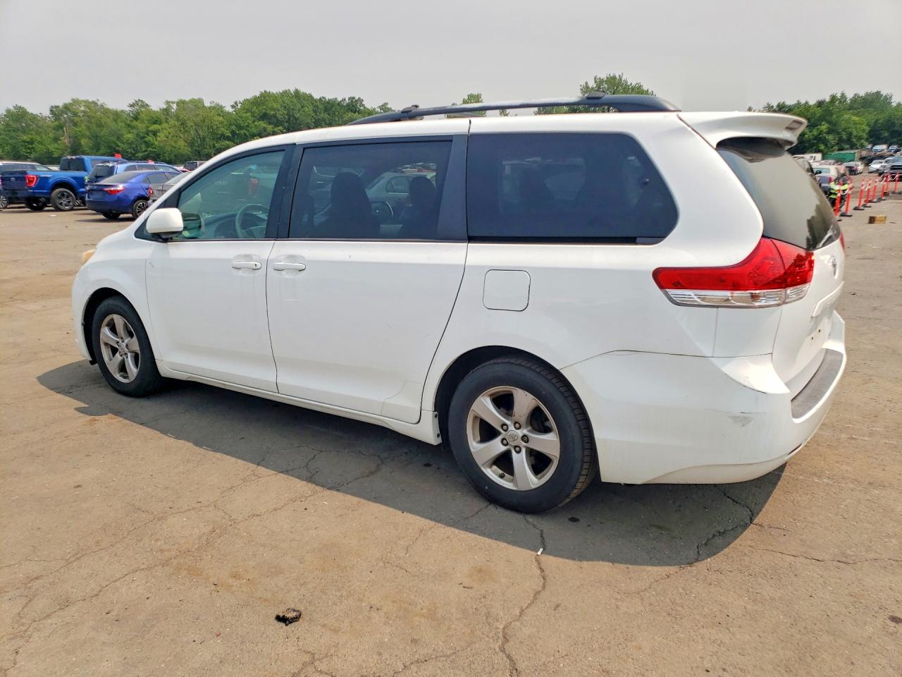 2013 Toyota Sienna Le White vin: 5TDKK3DC6DS300962