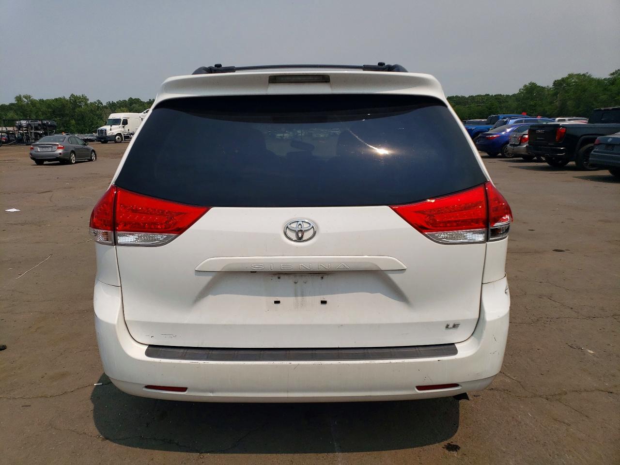 2013 Toyota Sienna Le White vin: 5TDKK3DC6DS300962