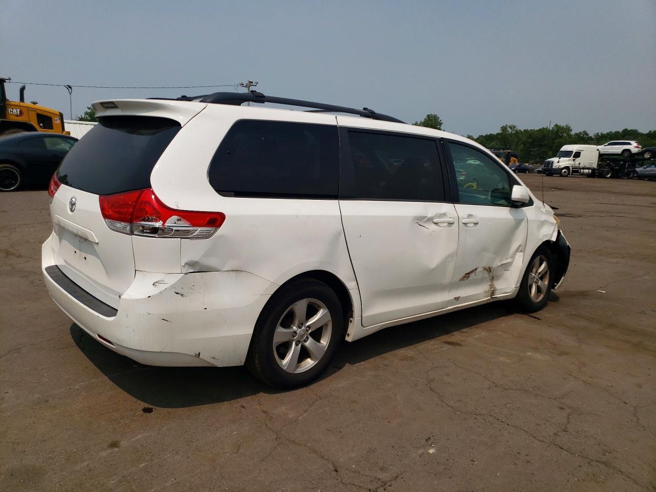 2013 Toyota Sienna Le White vin: 5TDKK3DC6DS300962