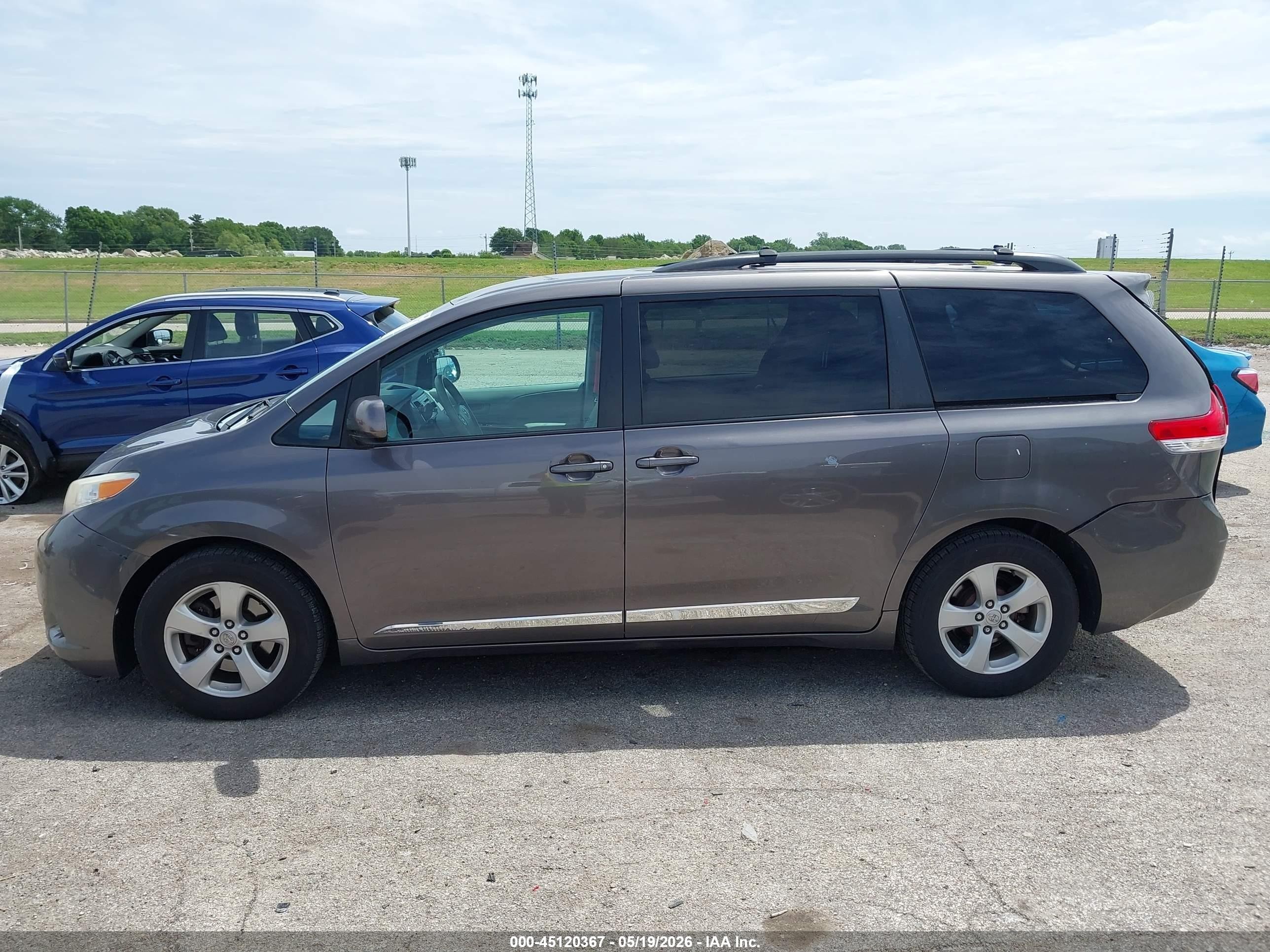 2013 Toyota Sienna Le V6 8 Passenger Gray vin: 5TDKK3DC6DS303909