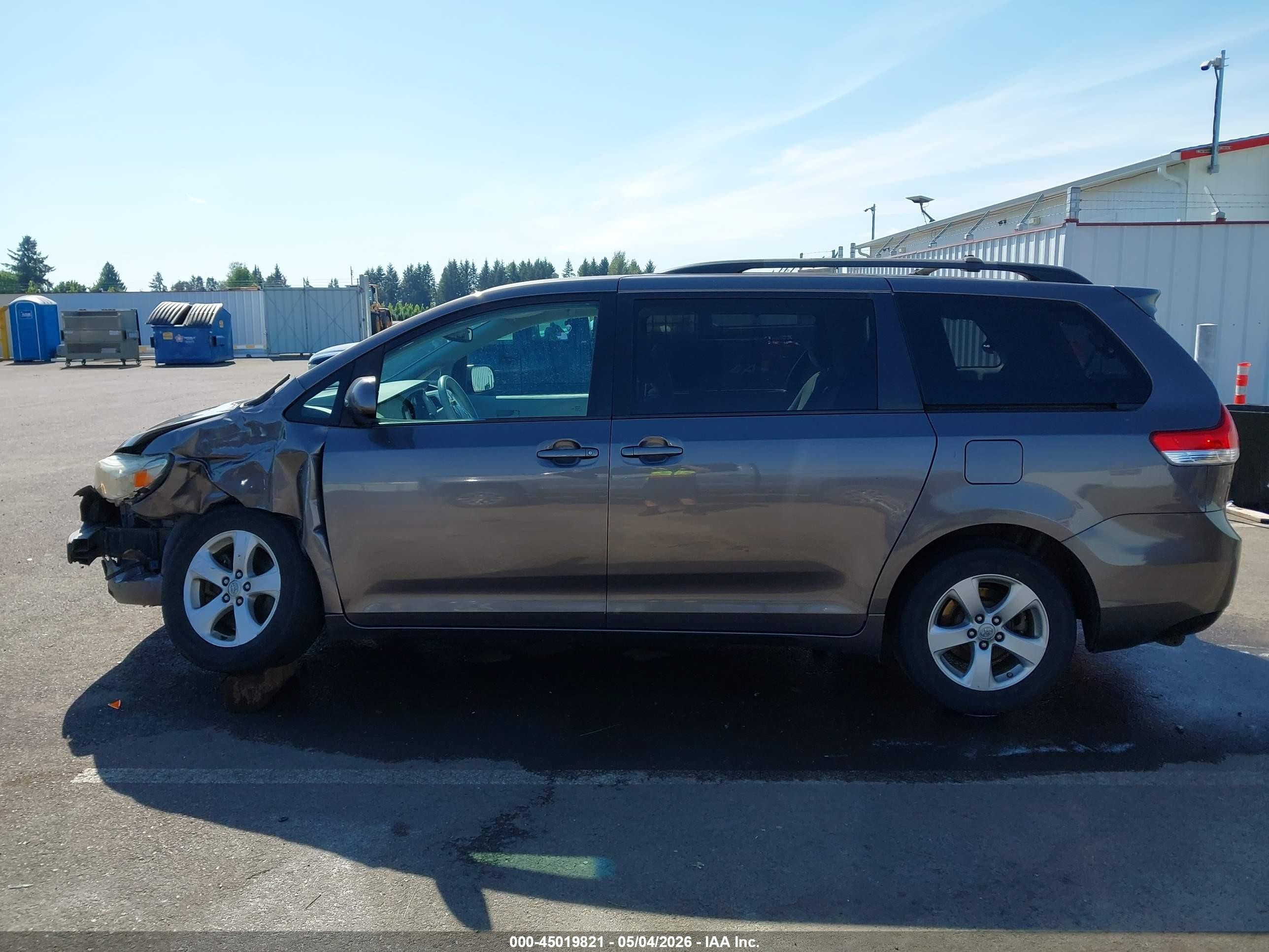 2013 Toyota Sienna Le V6 8 Passenger Серый vin: 5TDKK3DC6DS307538