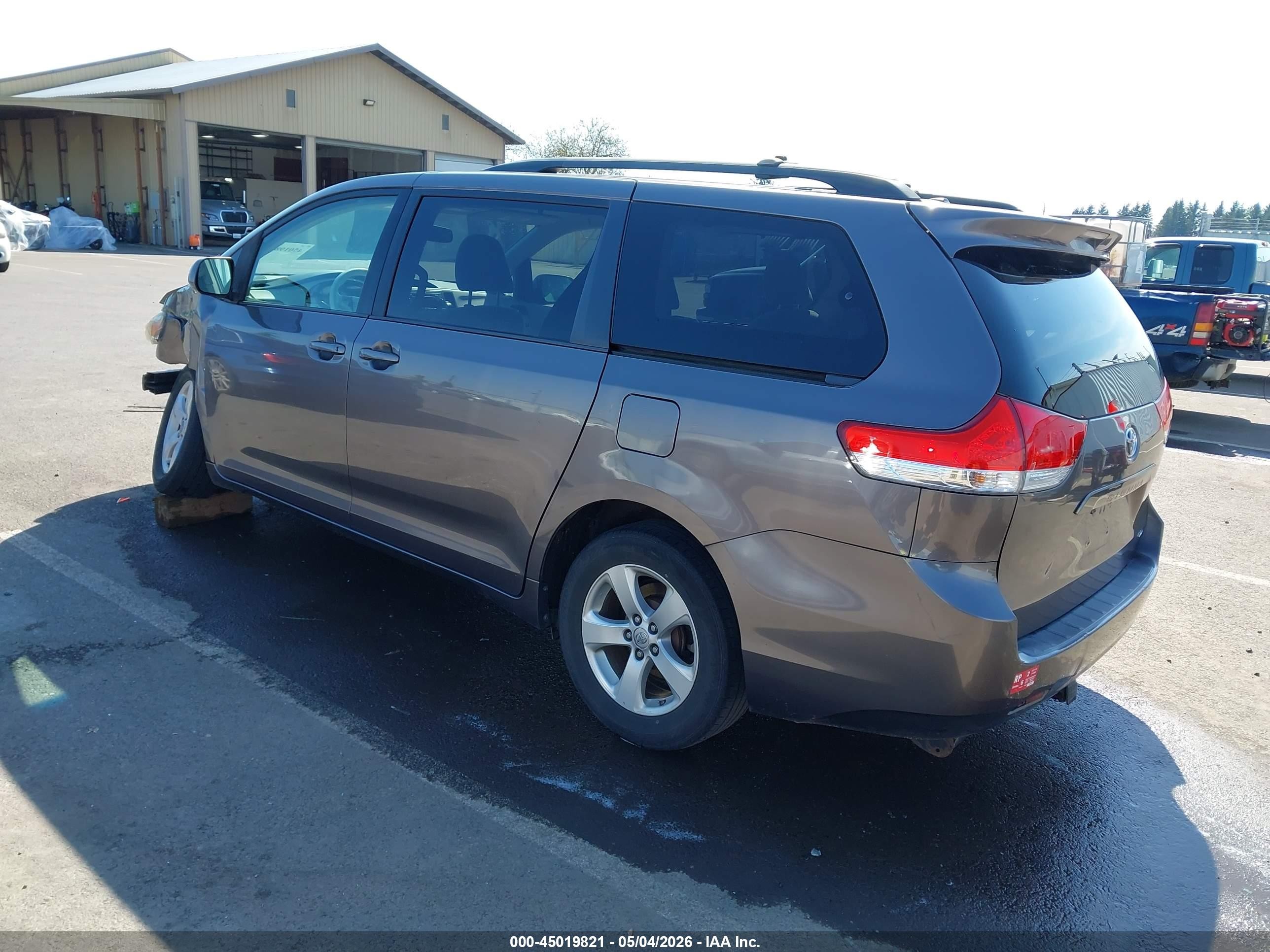 2013 Toyota Sienna Le V6 8 Passenger Серый vin: 5TDKK3DC6DS307538