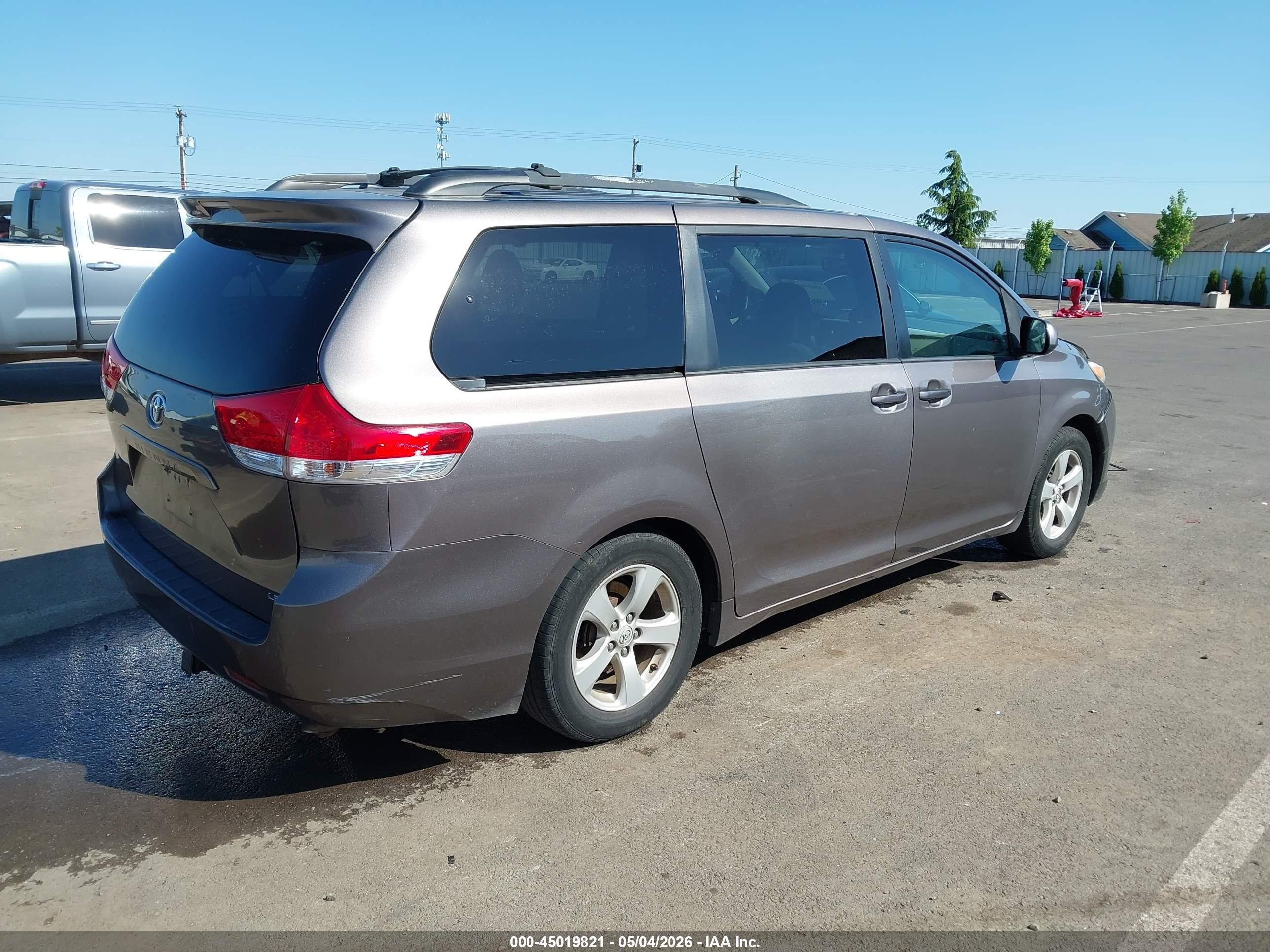 2013 Toyota Sienna Le V6 8 Passenger Серый vin: 5TDKK3DC6DS307538