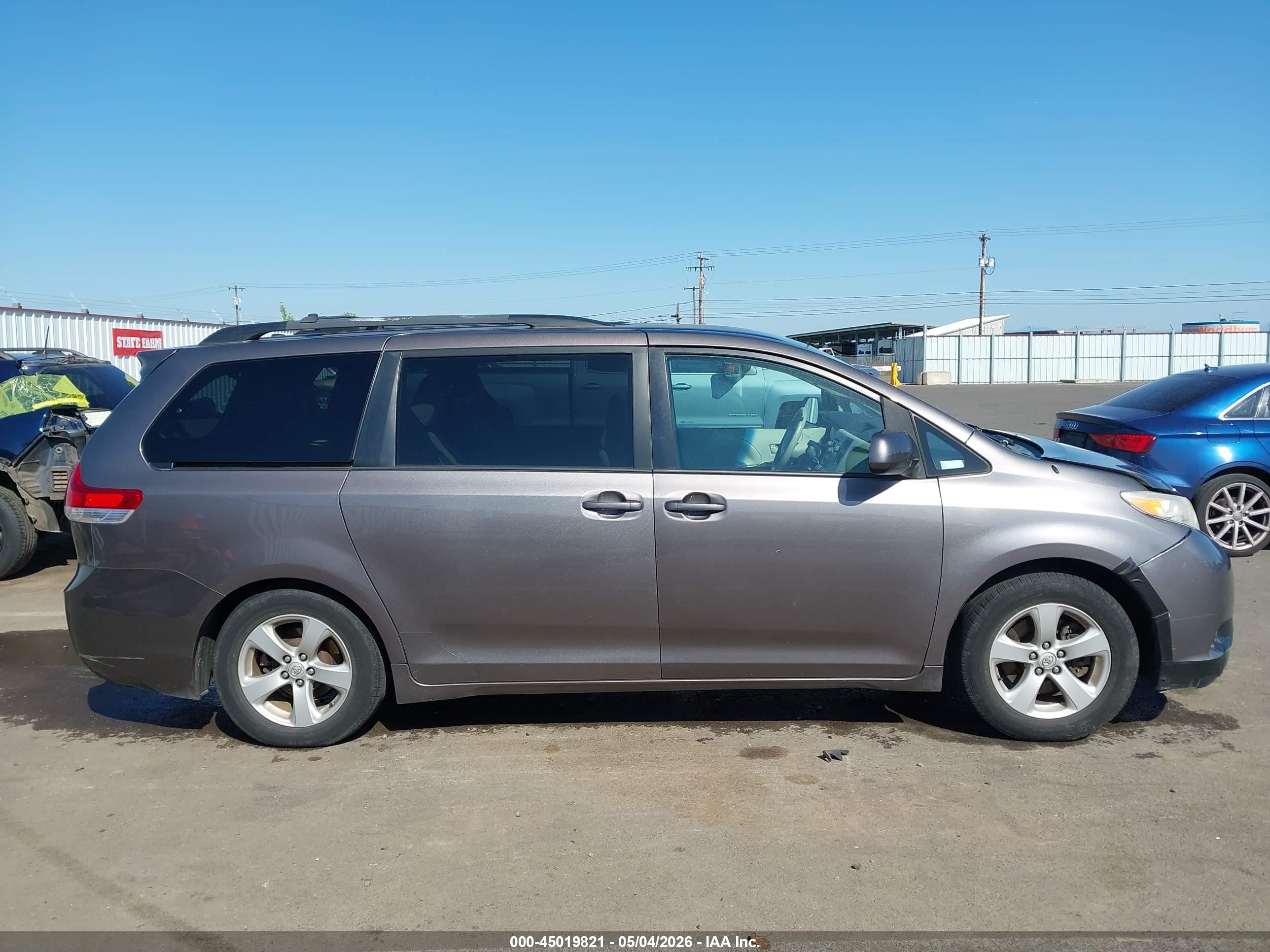2013 Toyota Sienna Le V6 8 Passenger Серый vin: 5TDKK3DC6DS307538