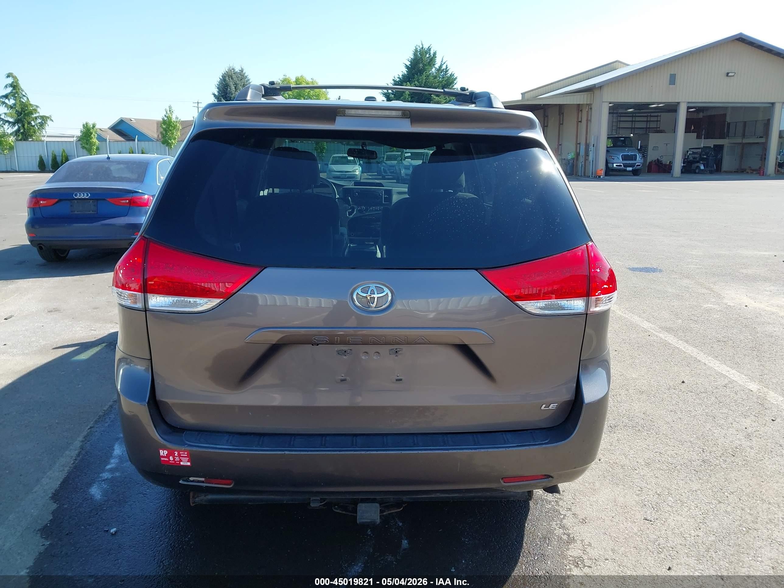 2013 Toyota Sienna Le V6 8 Passenger Серый vin: 5TDKK3DC6DS307538