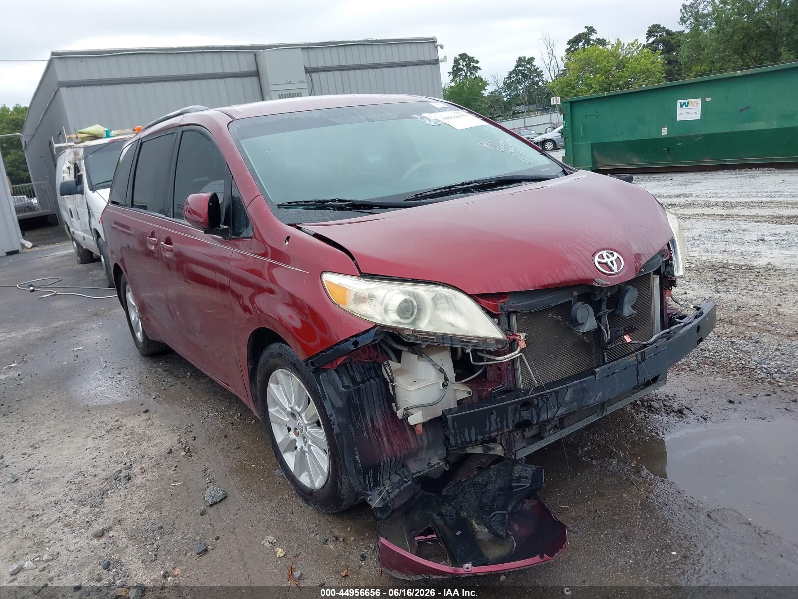 2013 Toyota Sienna Le V6 8 Passenger Red vin: 5TDKK3DC6DS311699