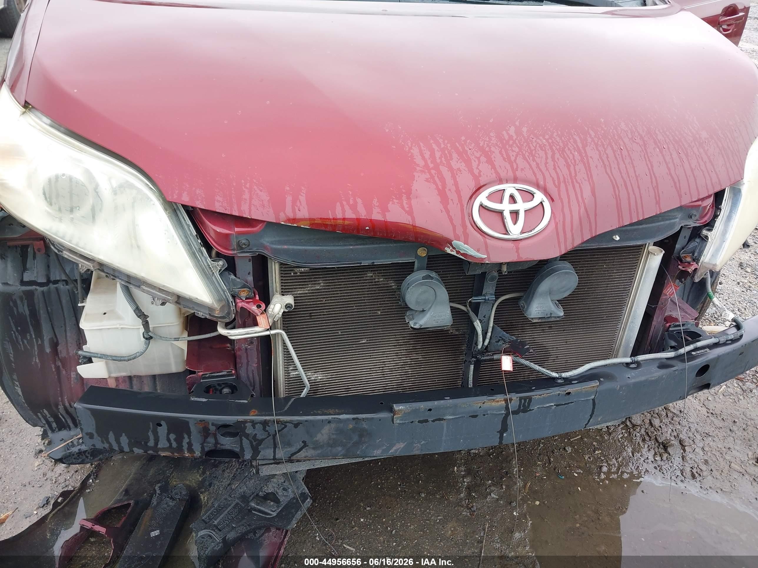 2013 Toyota Sienna Le V6 8 Passenger Red vin: 5TDKK3DC6DS311699