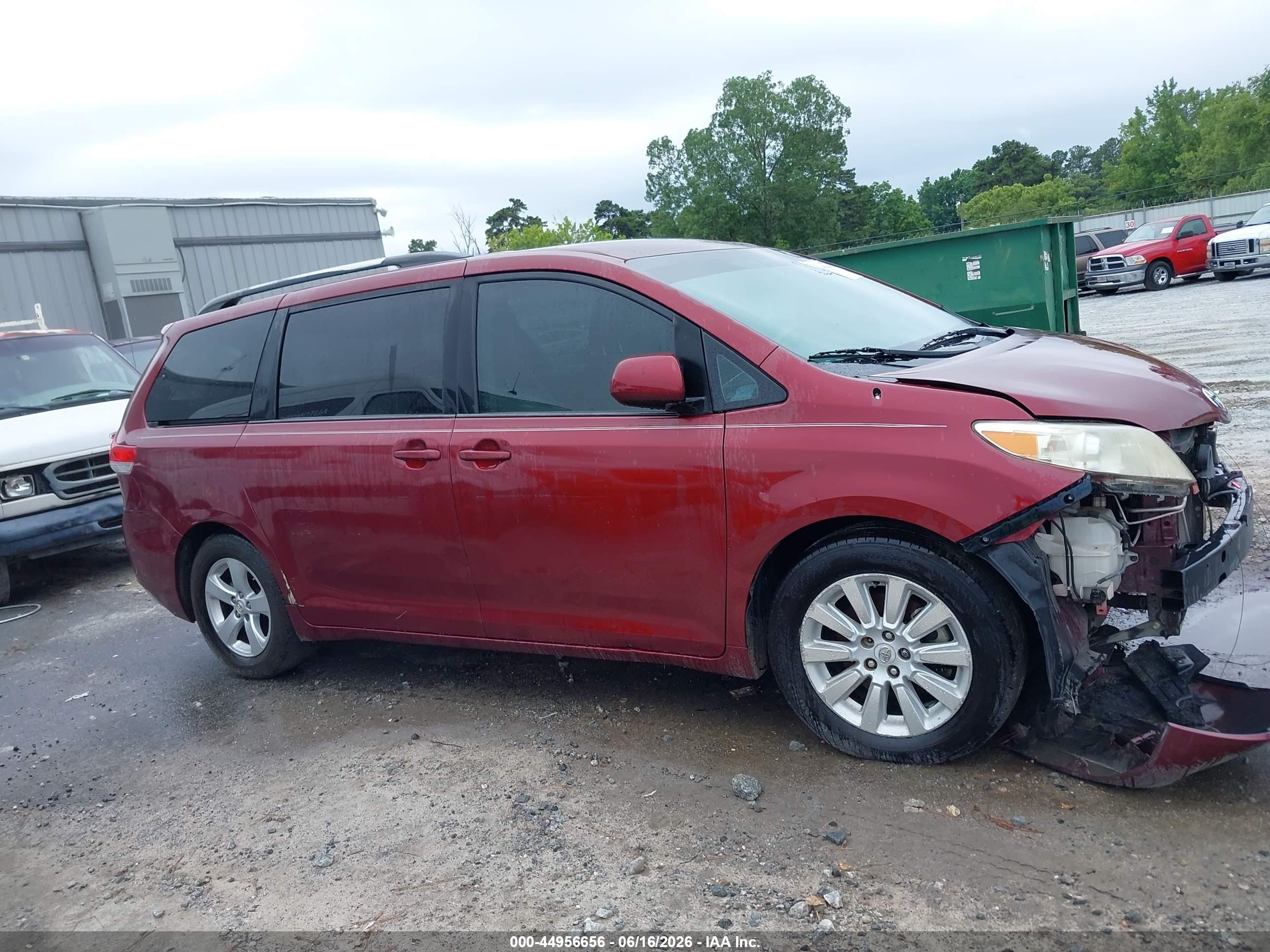 2013 Toyota Sienna Le V6 8 Passenger Red vin: 5TDKK3DC6DS311699