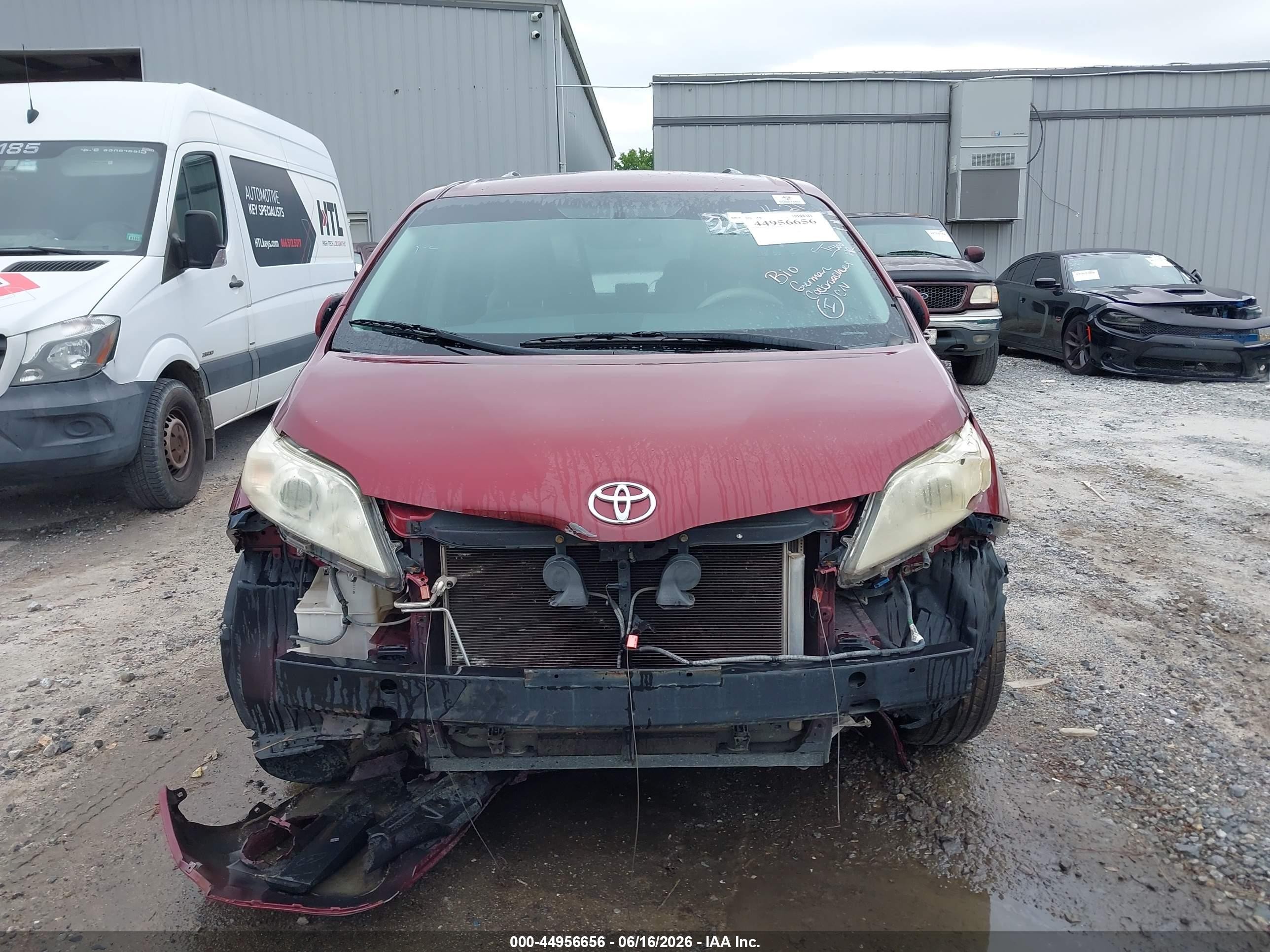 2013 Toyota Sienna Le V6 8 Passenger Red vin: 5TDKK3DC6DS311699