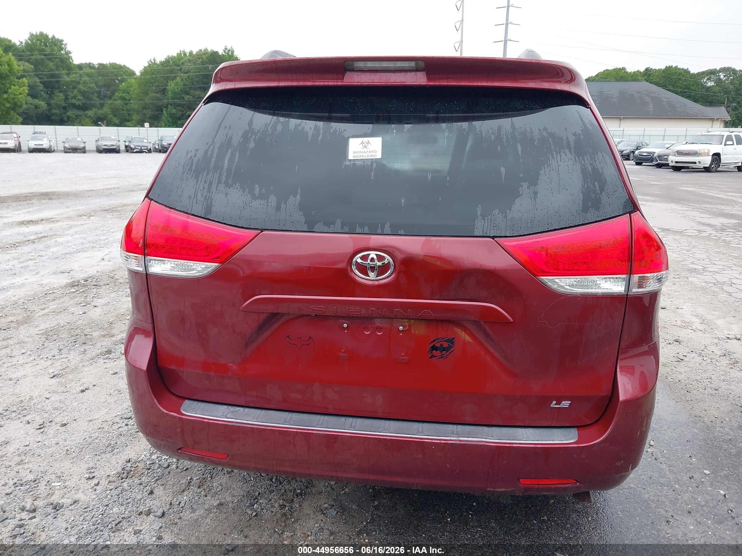 2013 Toyota Sienna Le V6 8 Passenger Red vin: 5TDKK3DC6DS311699