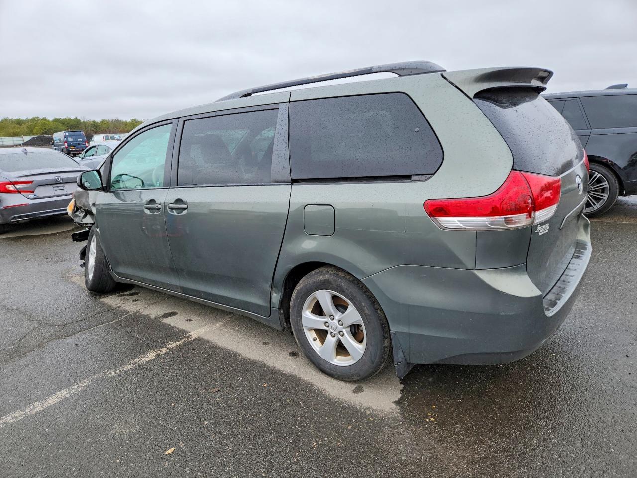 2013 Toyota Sienna Le 8-passenger Gray vin: 5TDKK3DC6DS325912