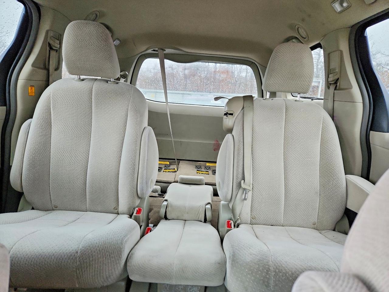 2013 Toyota Sienna Le 8-passenger Gray vin: 5TDKK3DC6DS325912