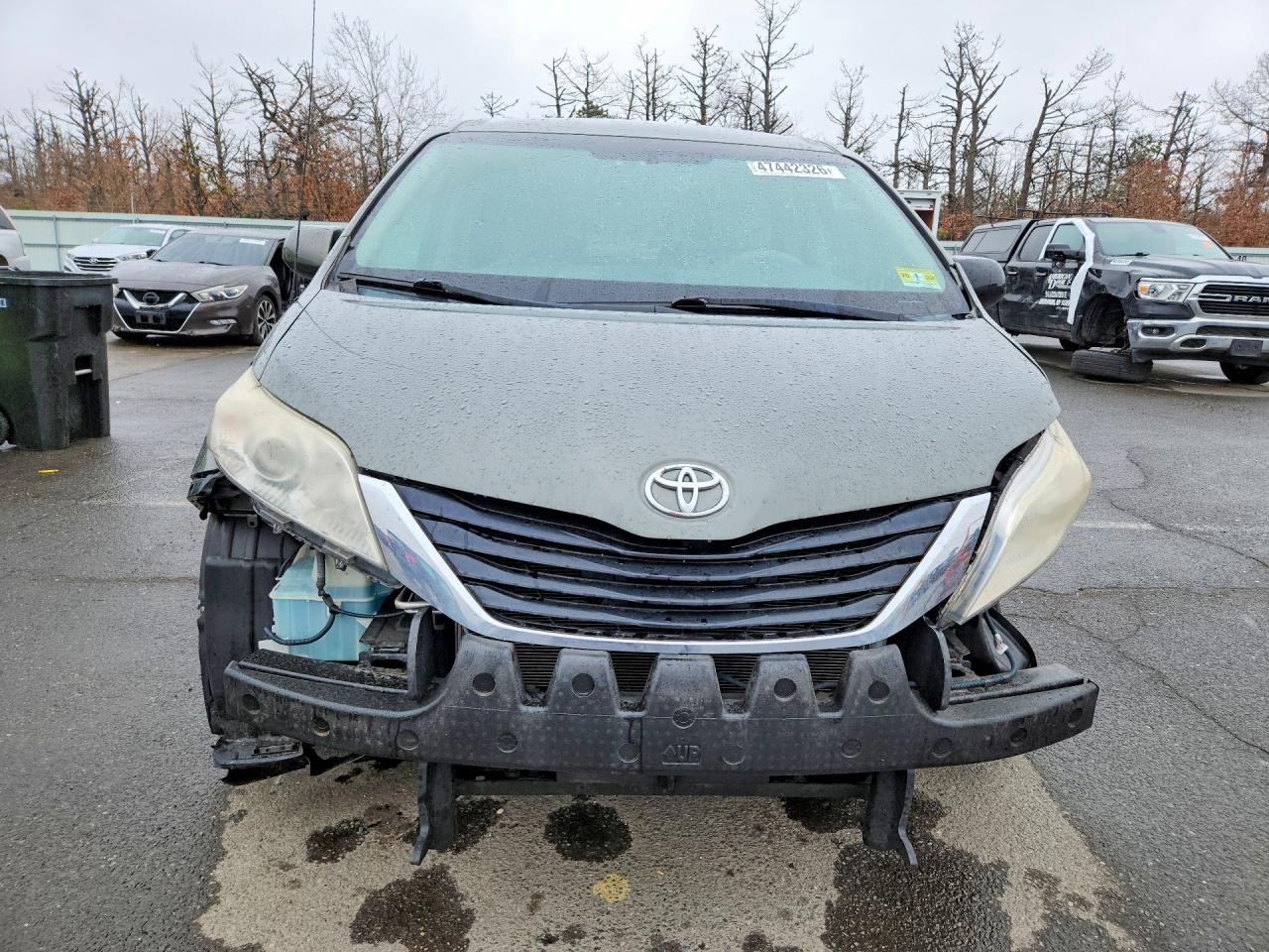 2013 Toyota Sienna Le 8-passenger Gray vin: 5TDKK3DC6DS325912