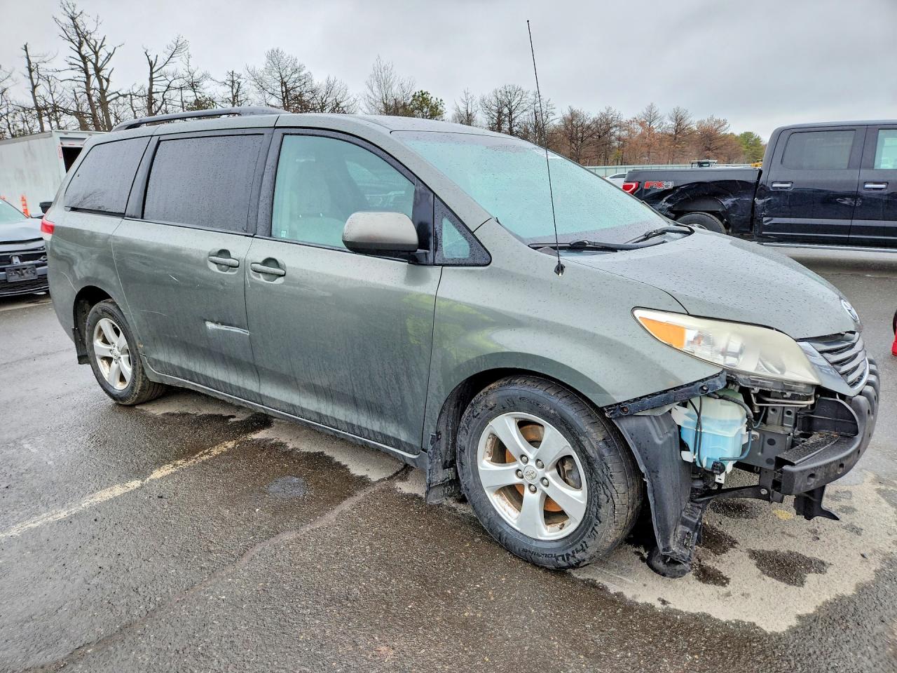 2013 Toyota Sienna Le 8-passenger Gray vin: 5TDKK3DC6DS325912