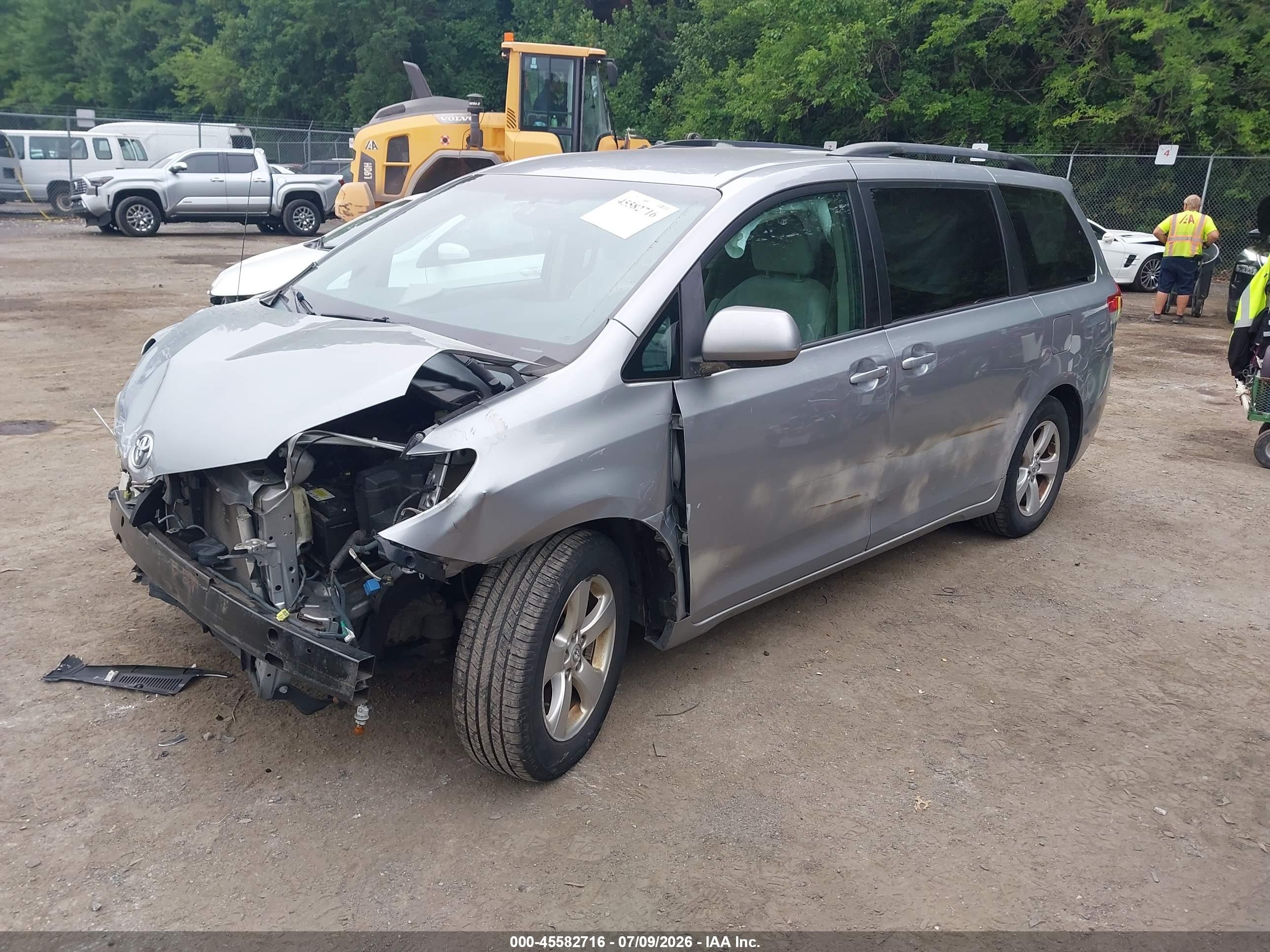 2013 Toyota Sienna Le V6 8 Passenger Silver vin: 5TDKK3DC6DS327420