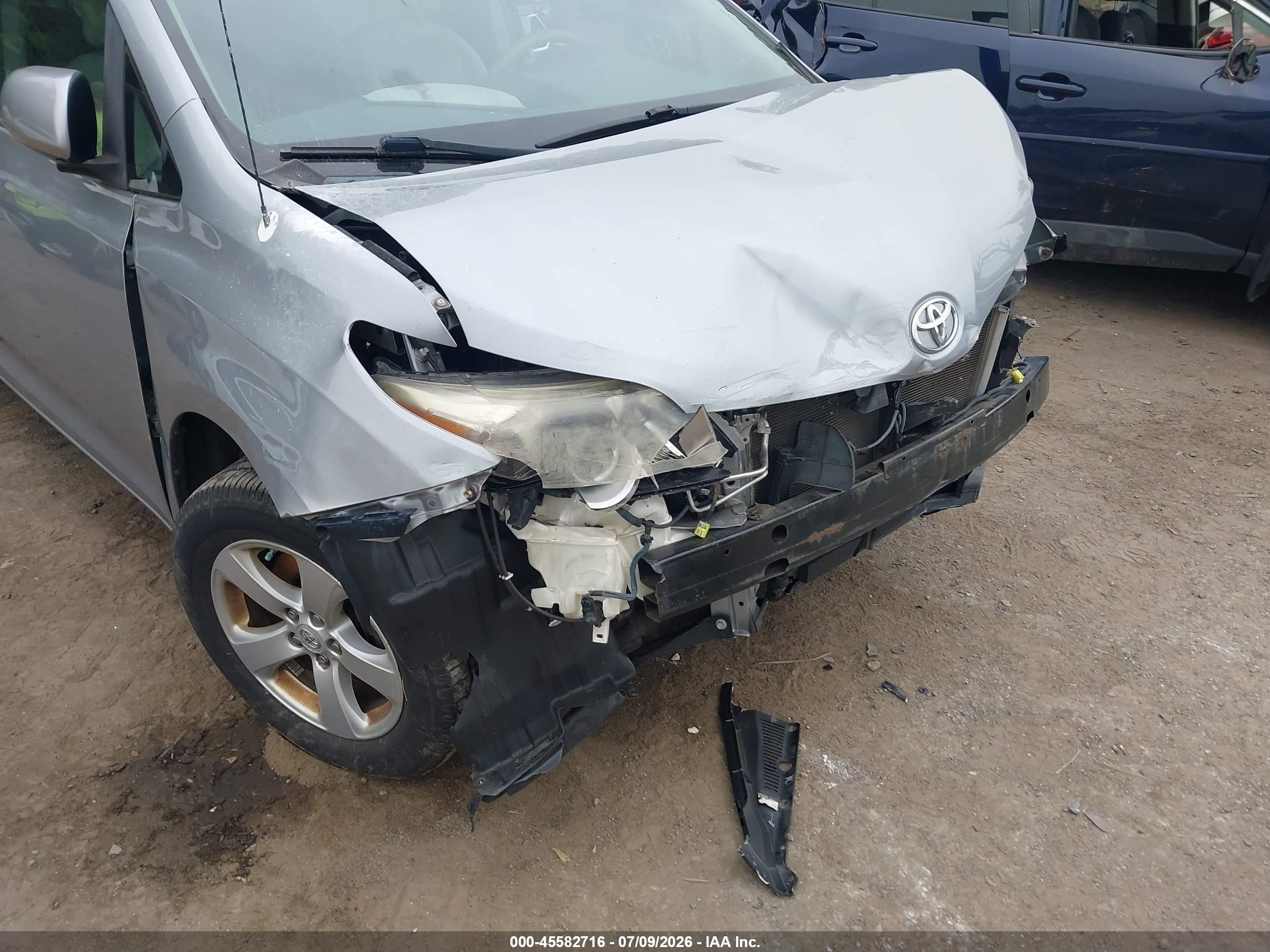 2013 Toyota Sienna Le V6 8 Passenger Silver vin: 5TDKK3DC6DS327420