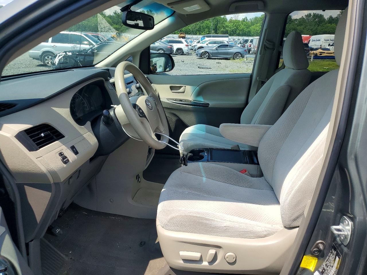 2013 Toyota Sienna Le Gray vin: 5TDKK3DC6DS328888